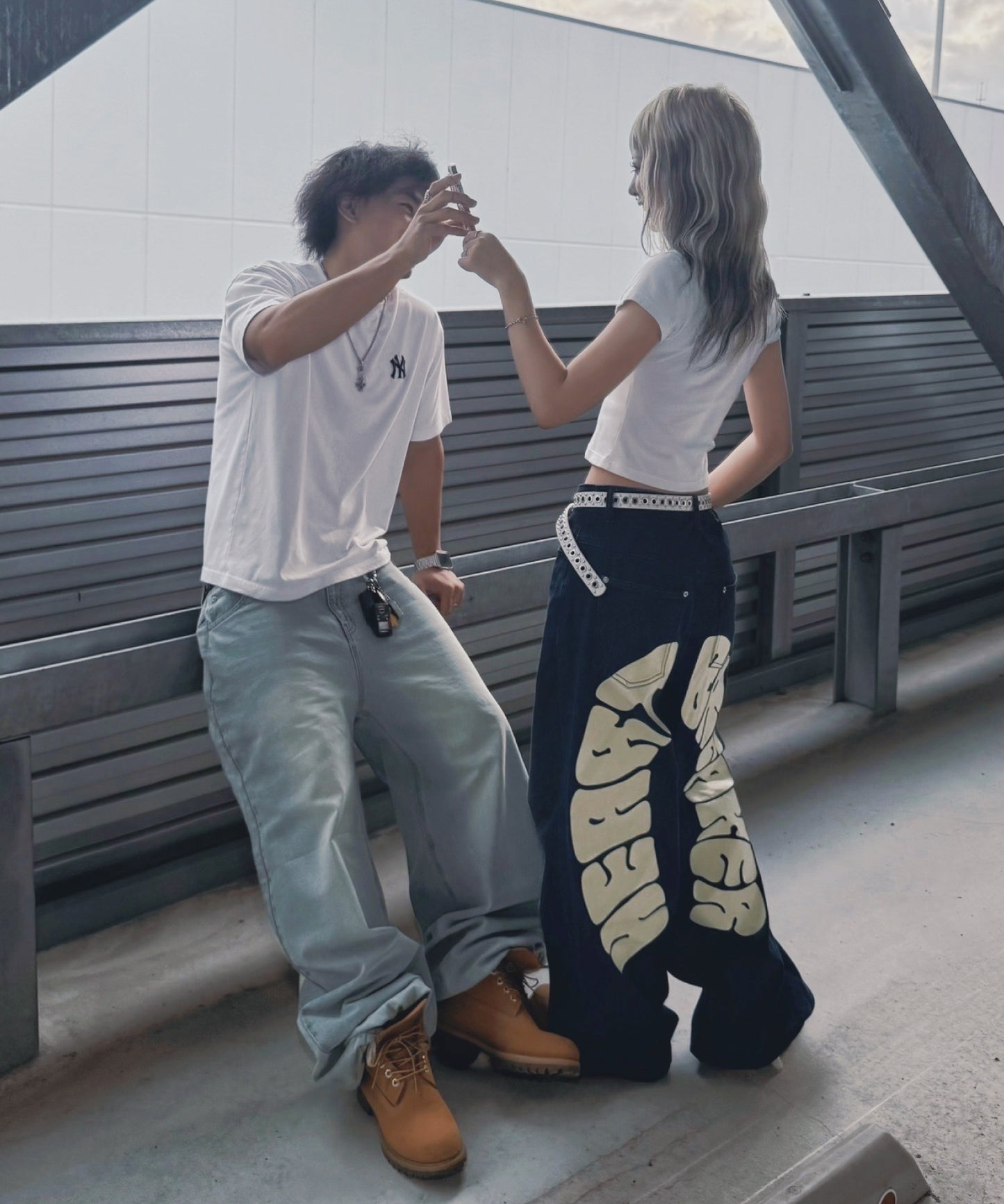 バックアーチロゴデニムパンツ