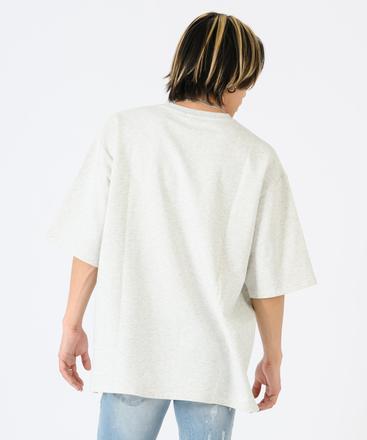 サガラ刺繍マルチカラーロゴTシャツ