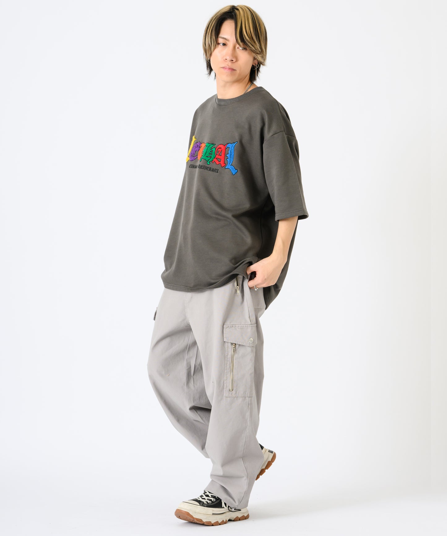 サガラ刺繍マルチカラーロゴTシャツ