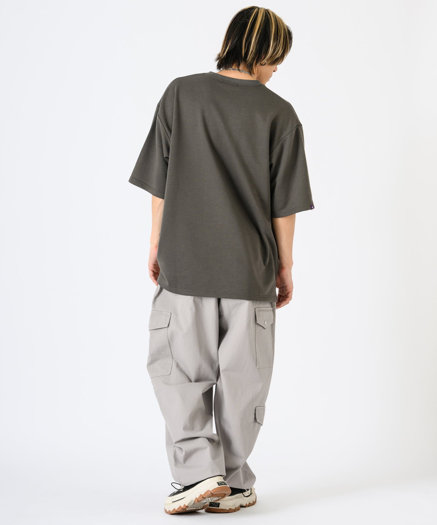 サガラ刺繍マルチカラーロゴTシャツ