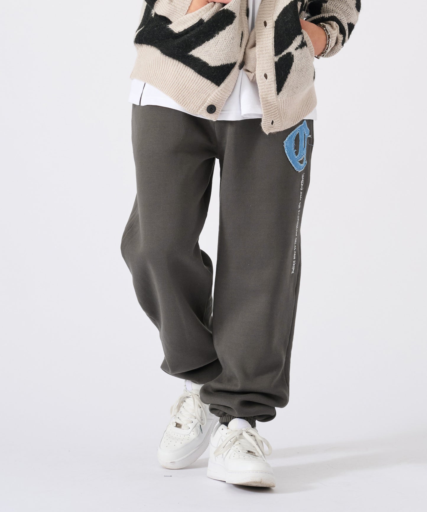 デニムアップリケ刺繍パンツ