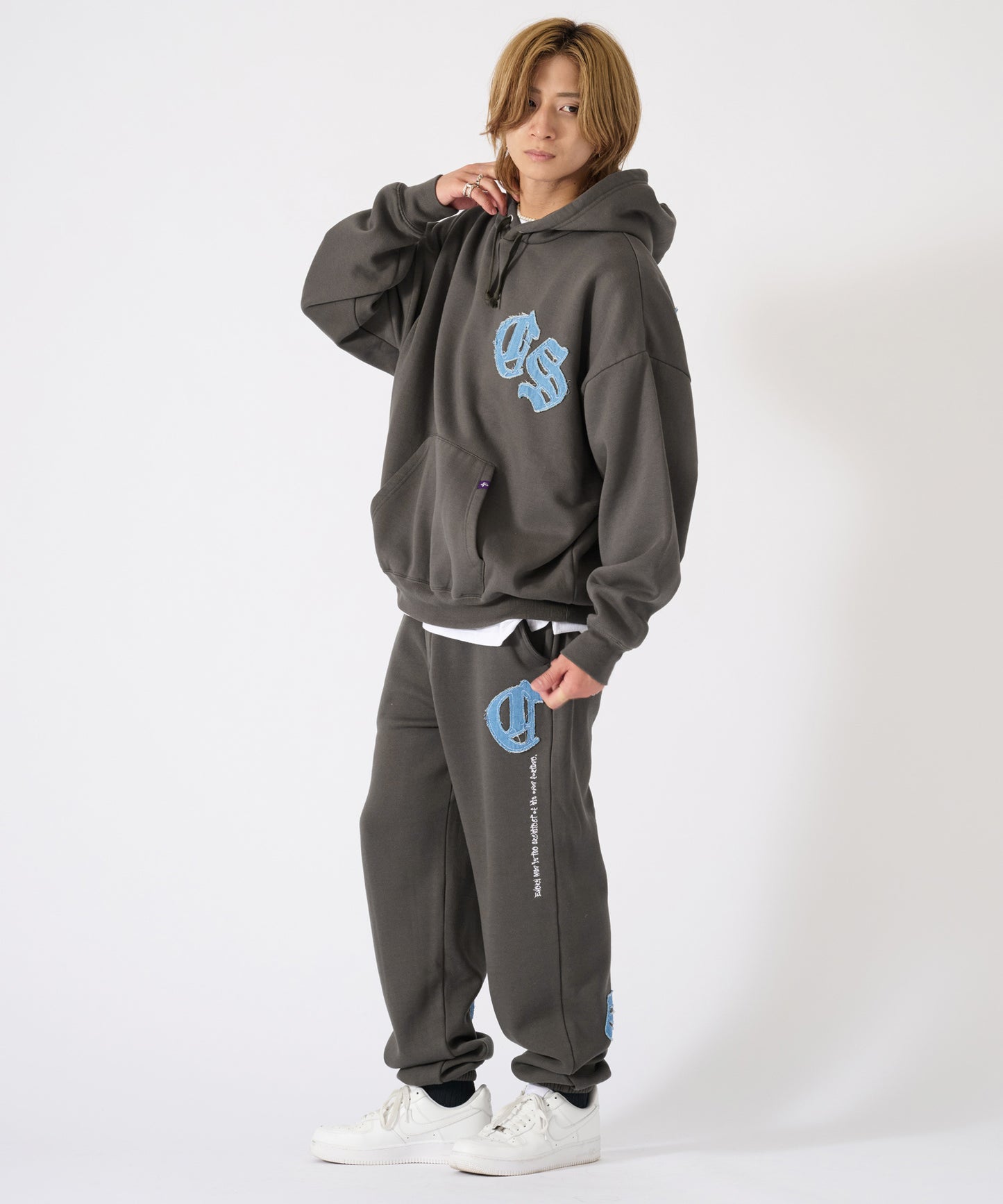 デニムアップリケ刺繍パンツ