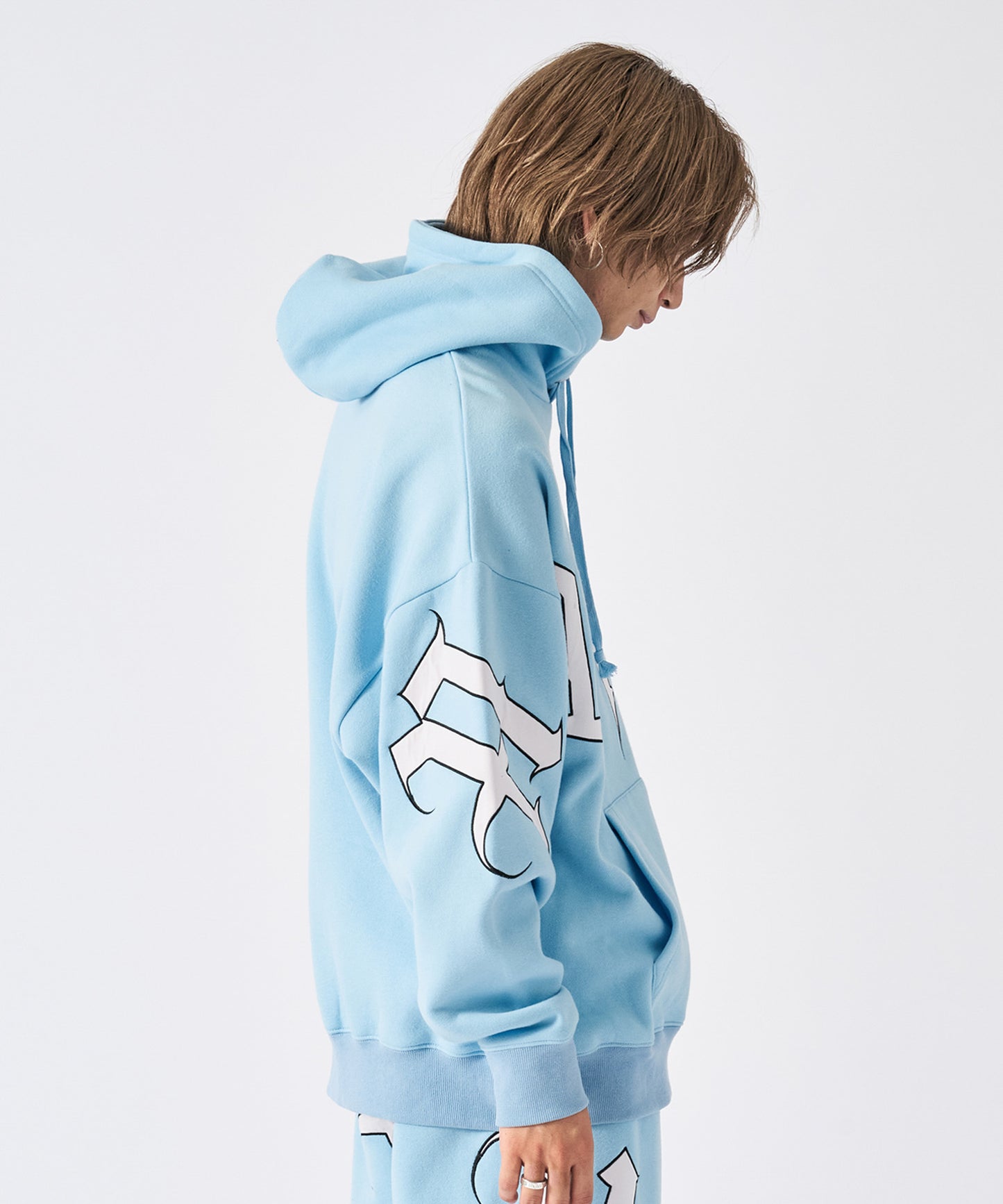 ビッグロゴ刺繍プルオーバーパーカー