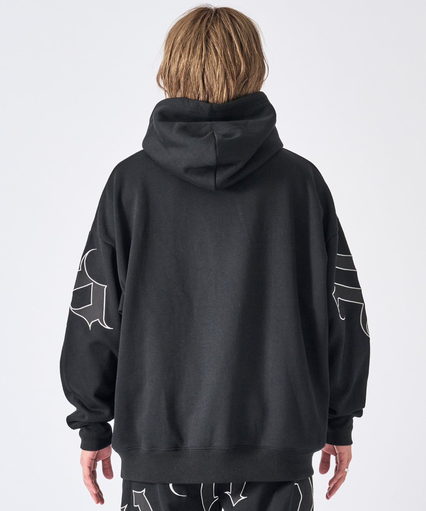 ビッグロゴ刺繍プルオーバーパーカー