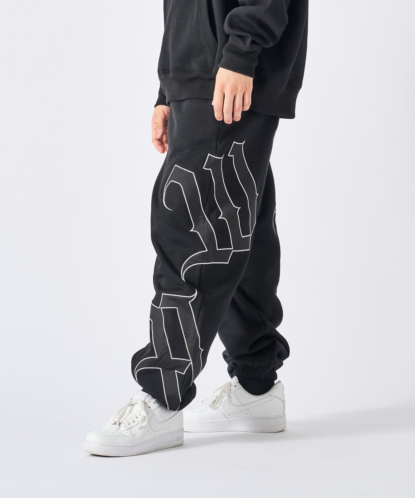 ビッグロゴ刺繍スウェットパンツ