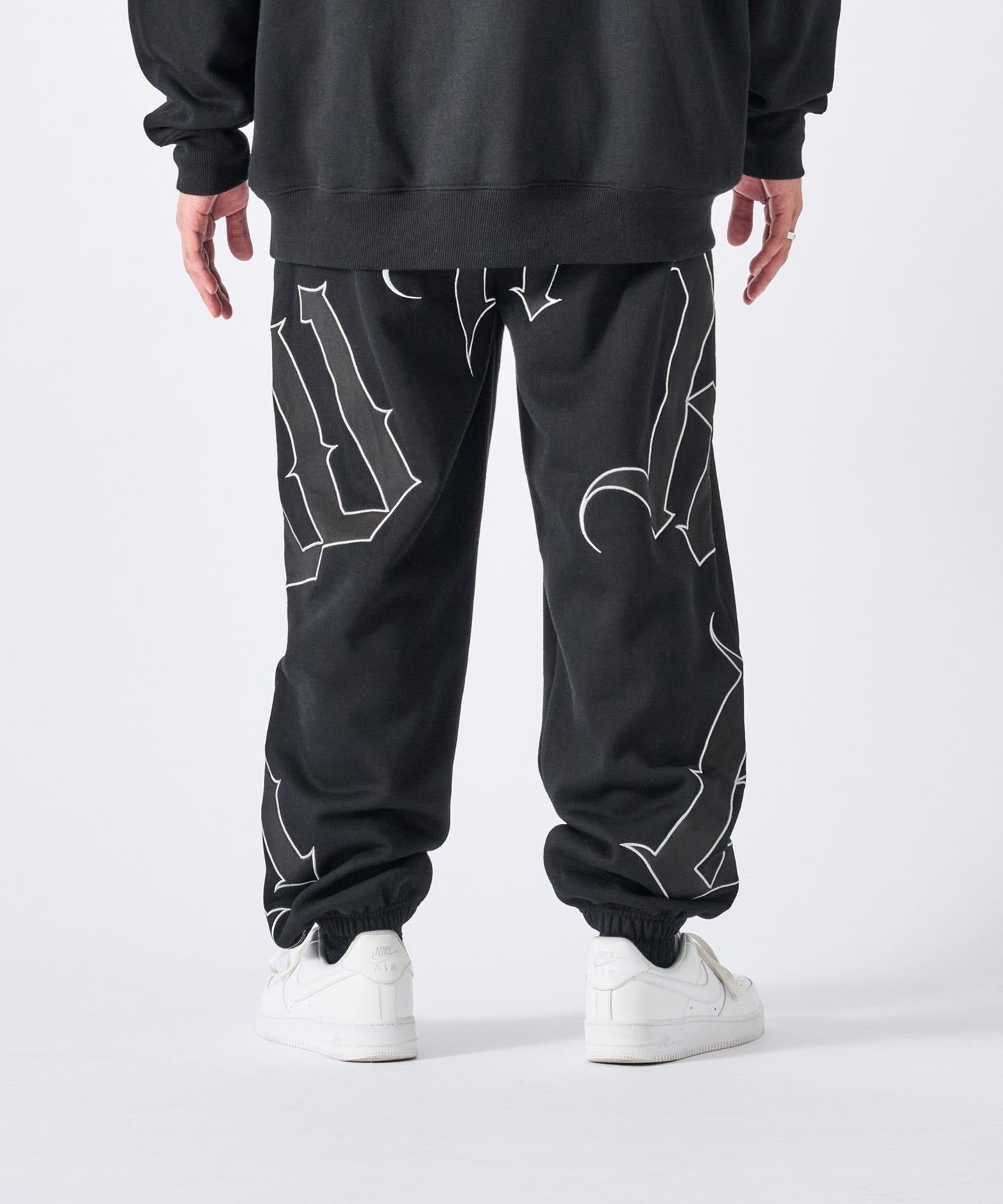 ビッグロゴ刺繍スウェットパンツ