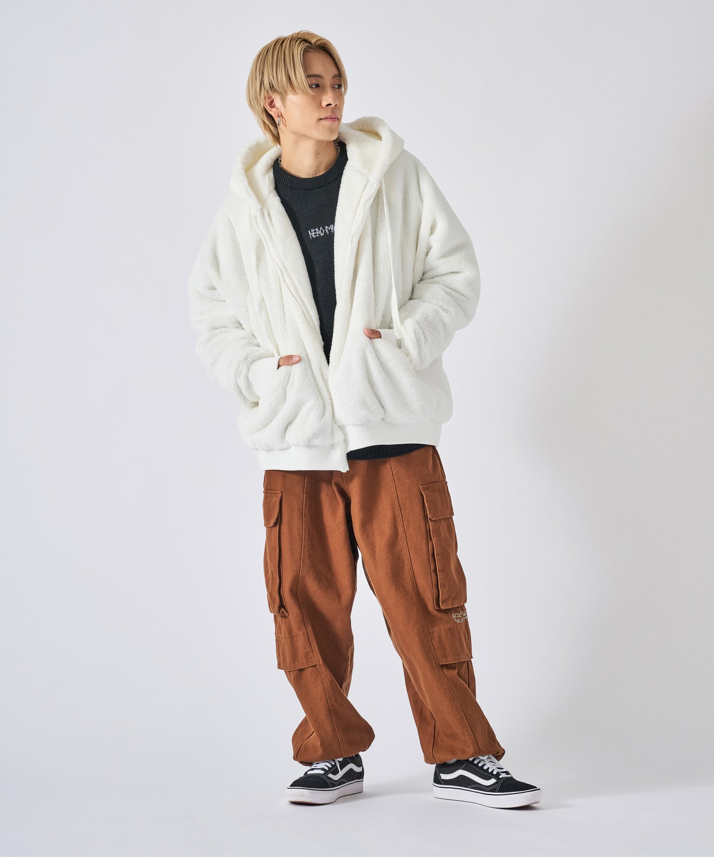 バックロゴブルゾン