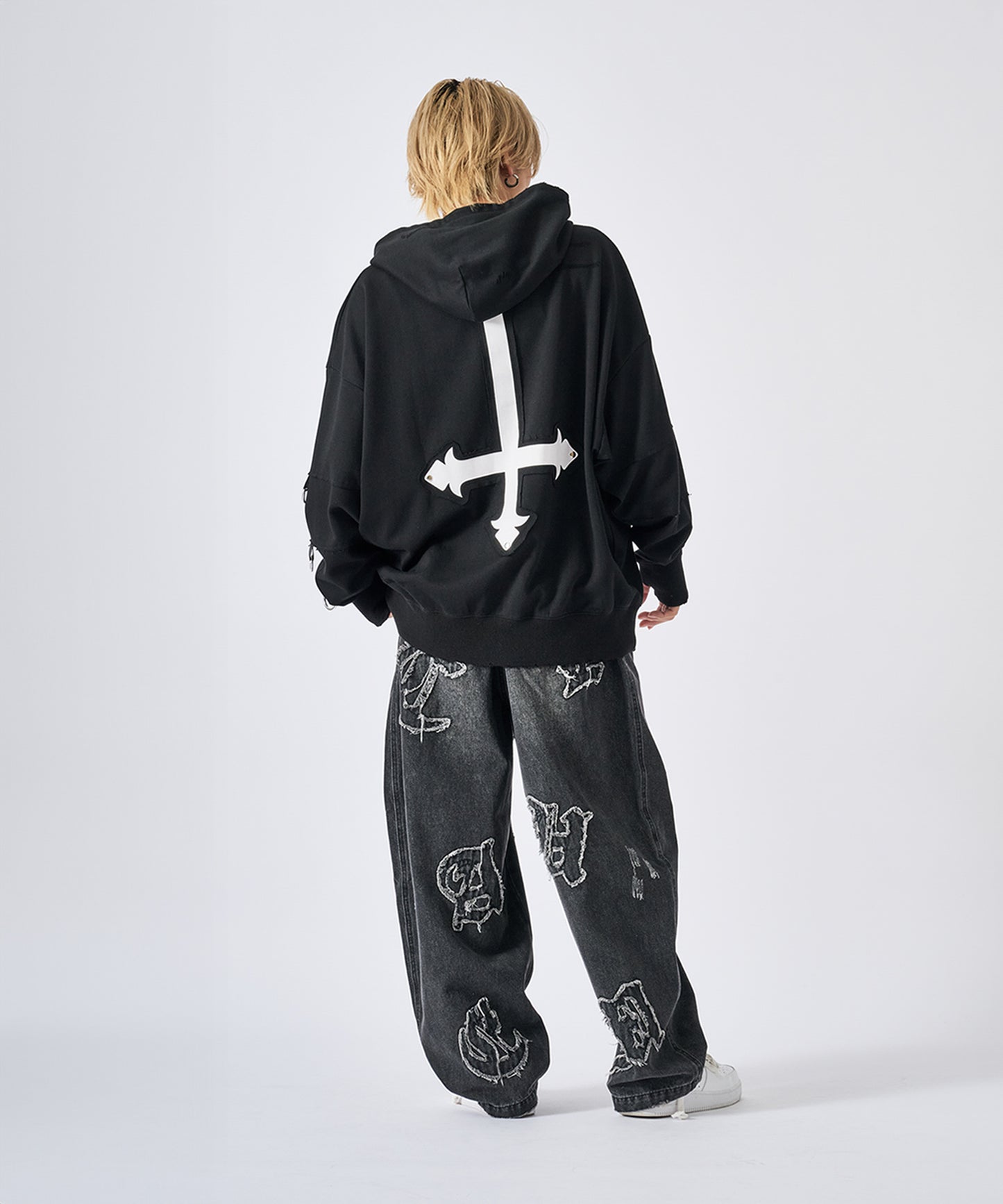 クロスアップリケパーカー