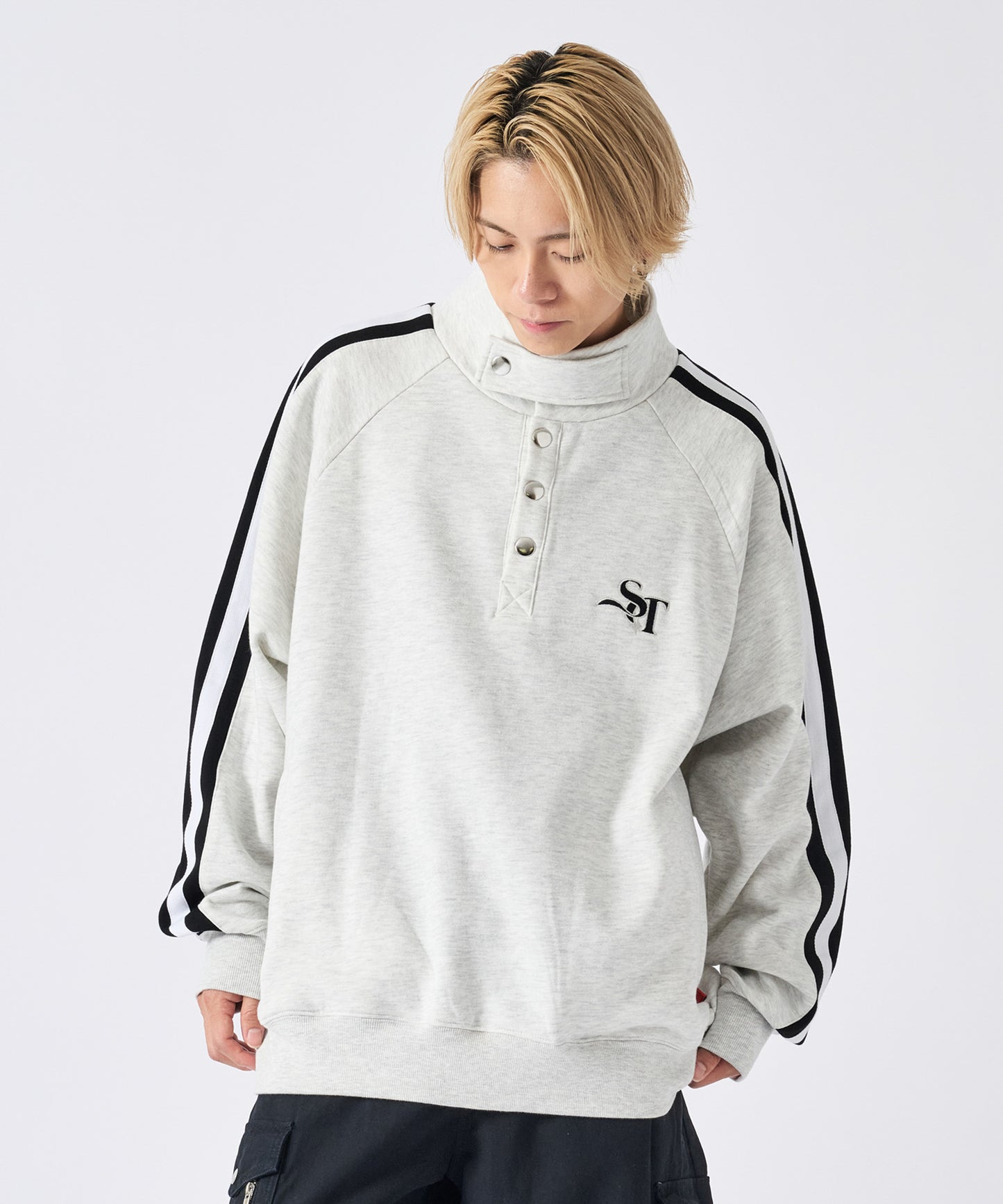 ハーフボタンスウェット