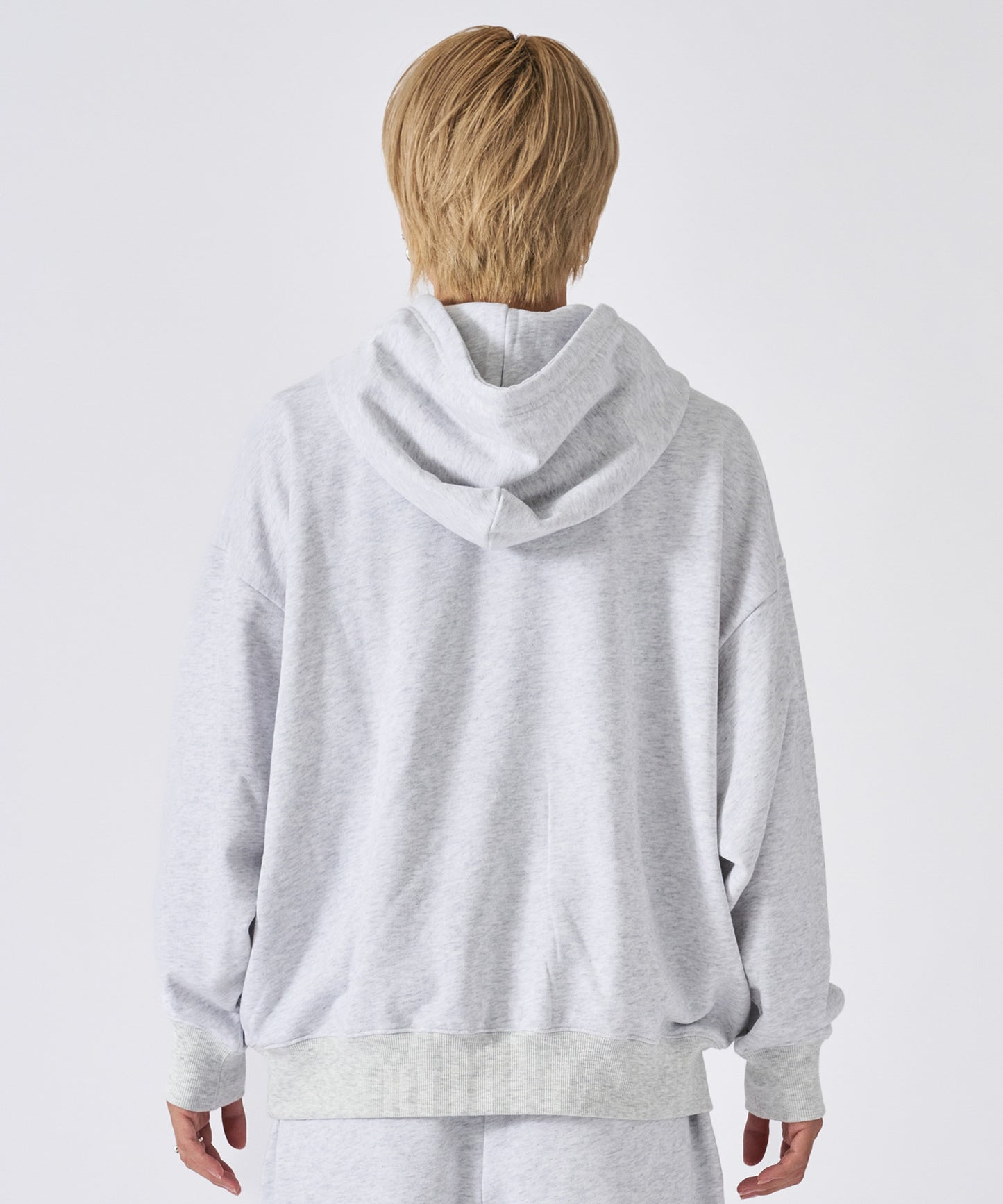 サガラ刺繍パーカー