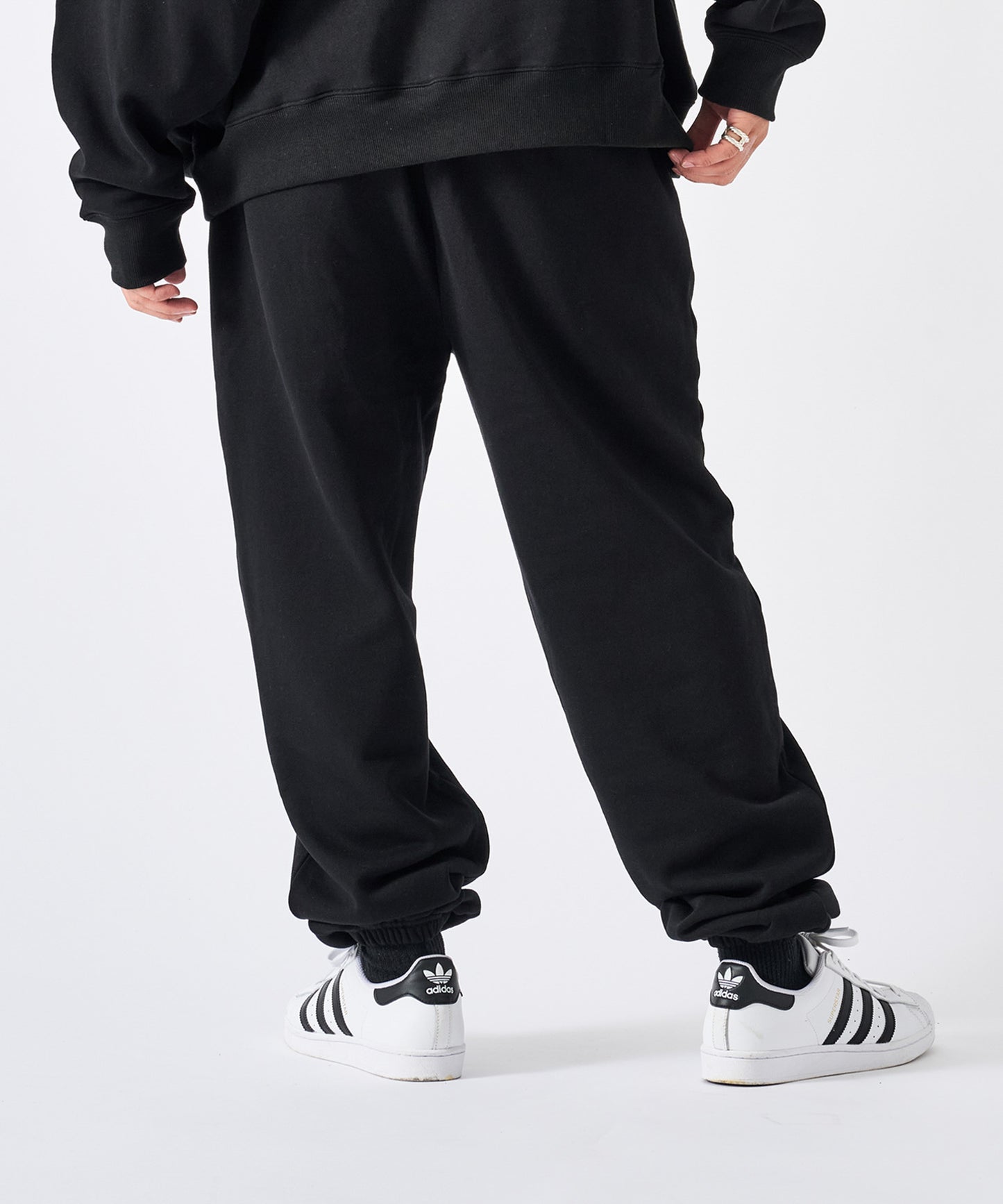 ロゴ刺繡スウェット