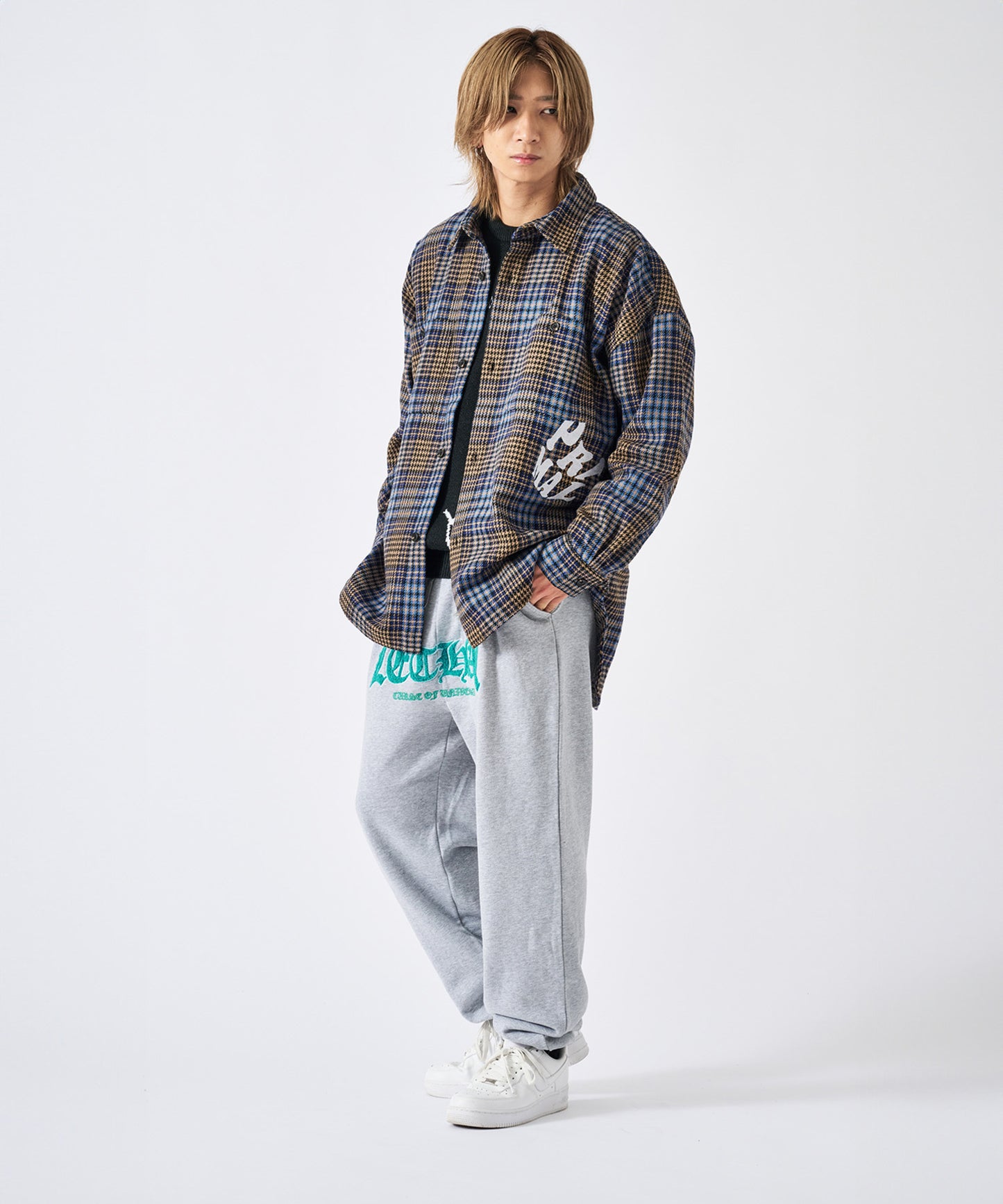 ロゴ刺繡スウェット