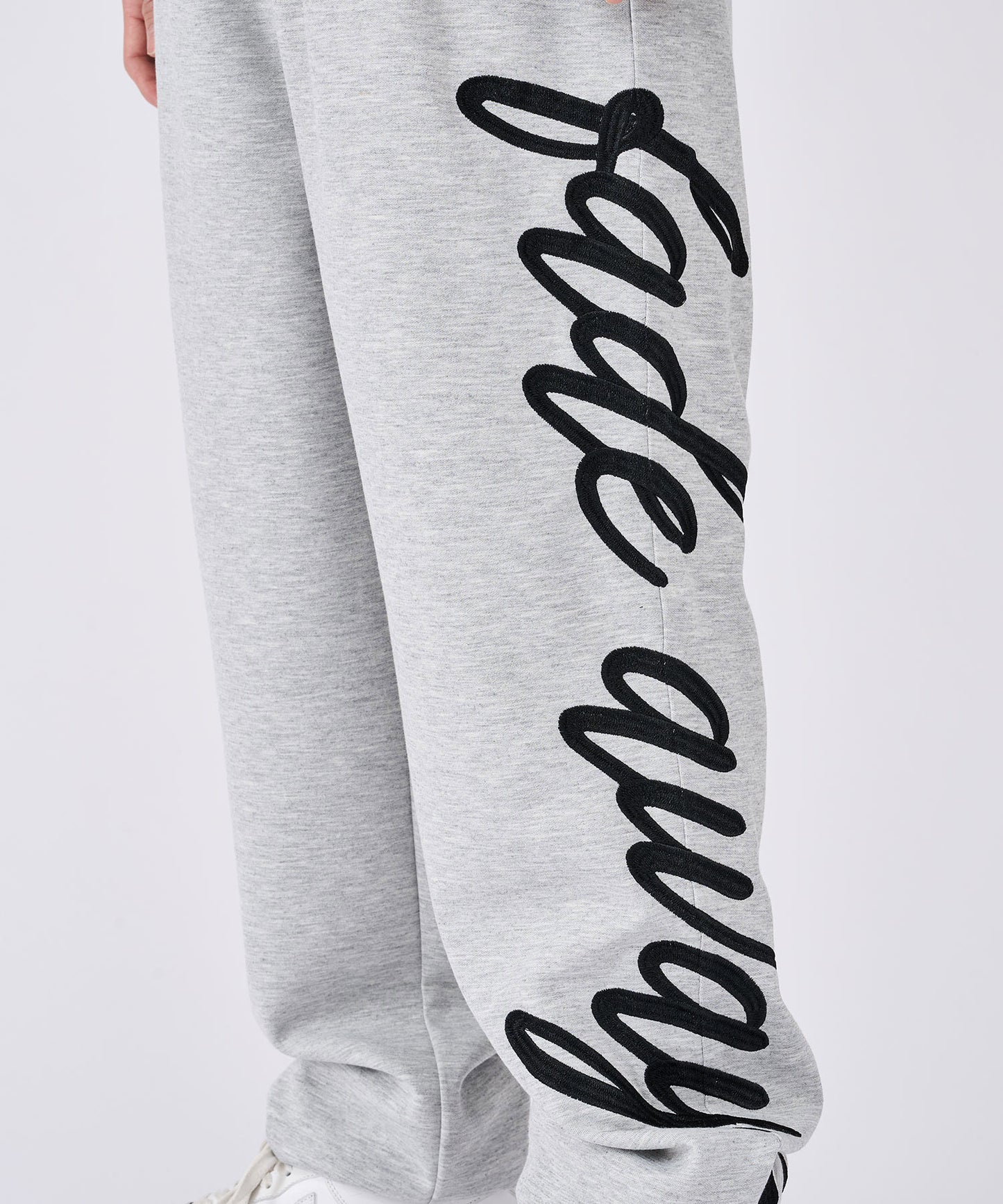 ロゴ総刺繍パンツ