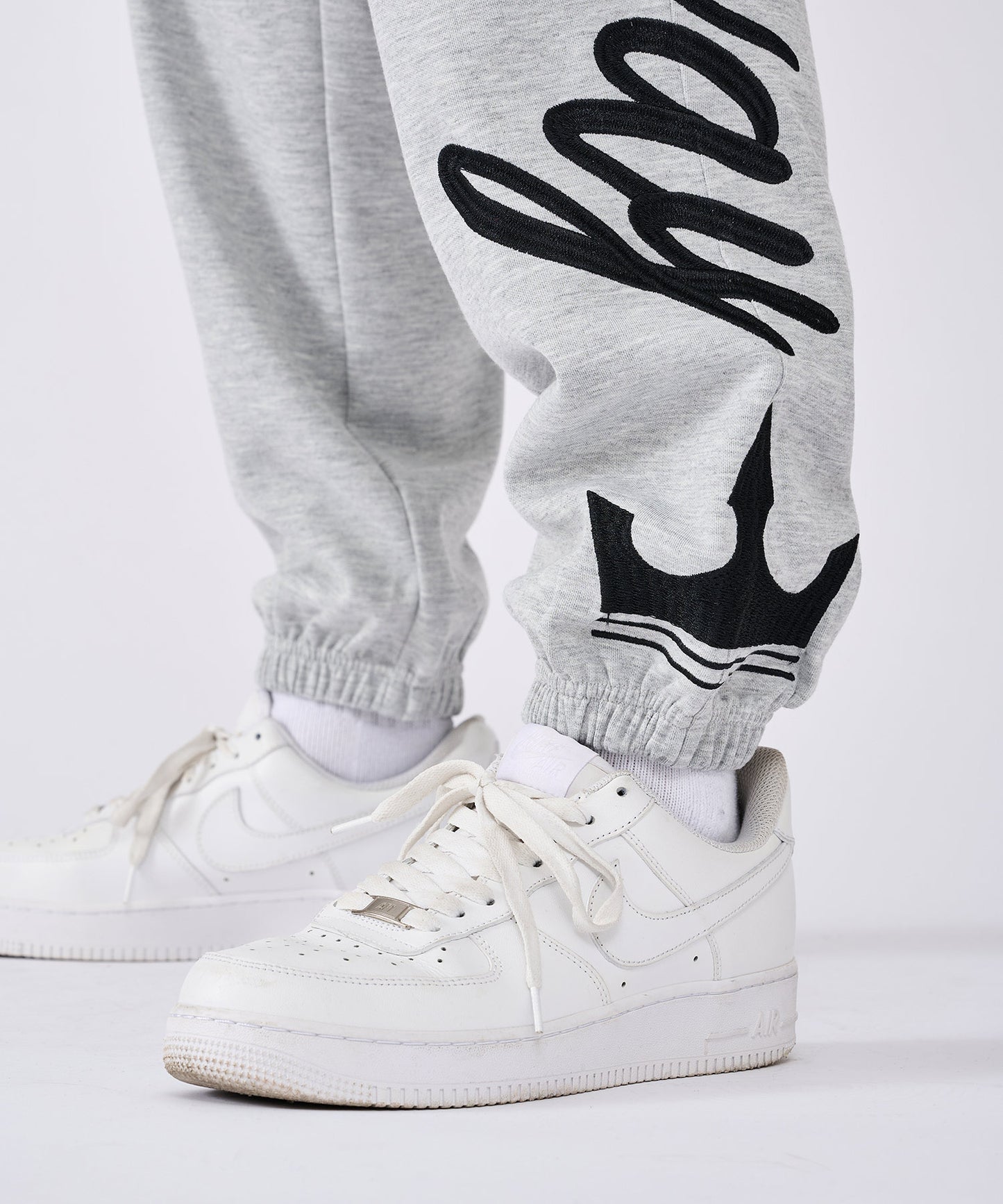 ロゴ総刺繍パンツ