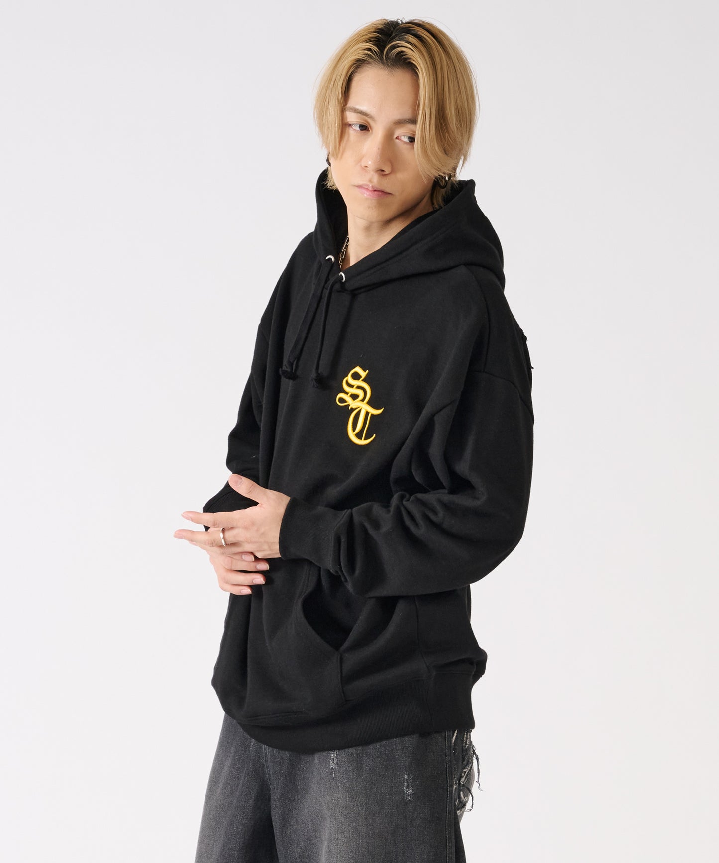 フリンジアップリケパーカー