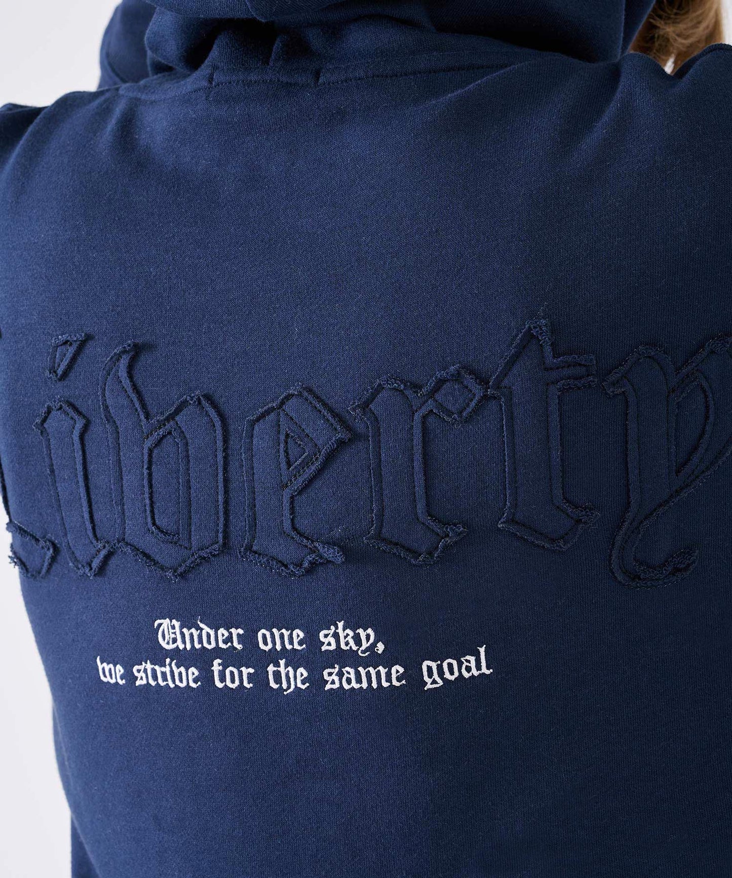 フリンジアップリケパーカー