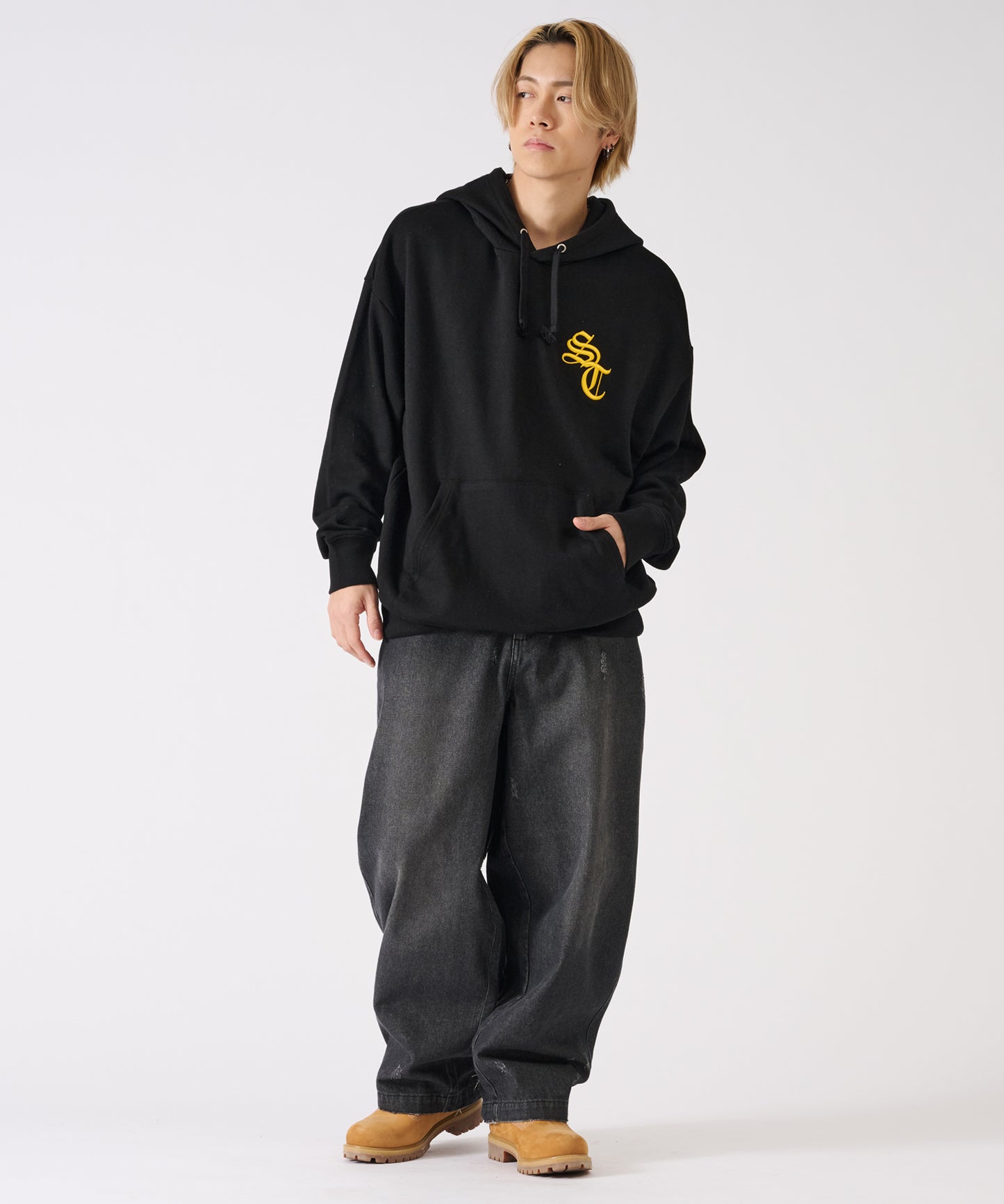 フリンジアップリケパーカー