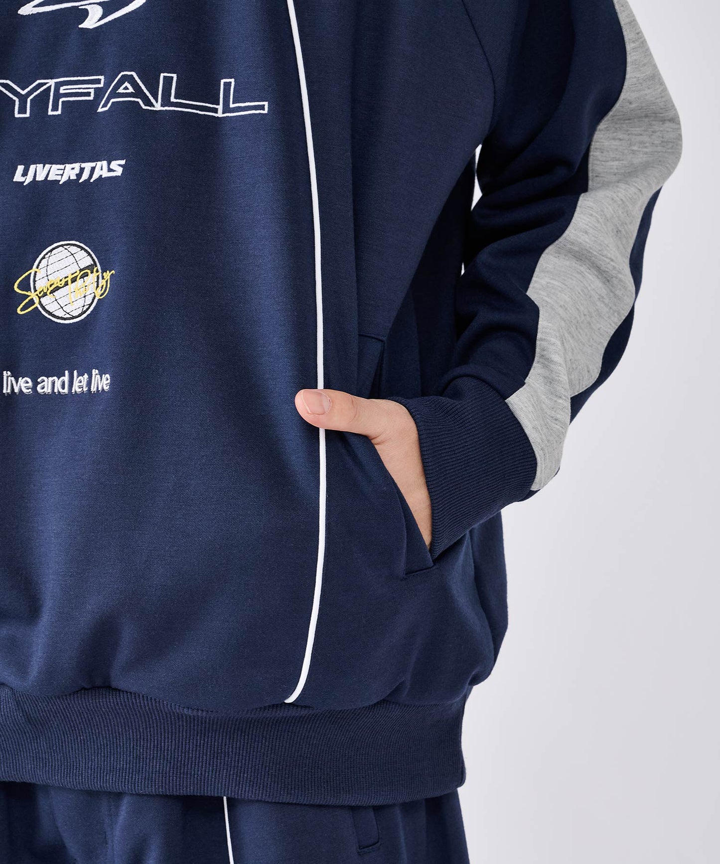 パイピングデザインパーカー