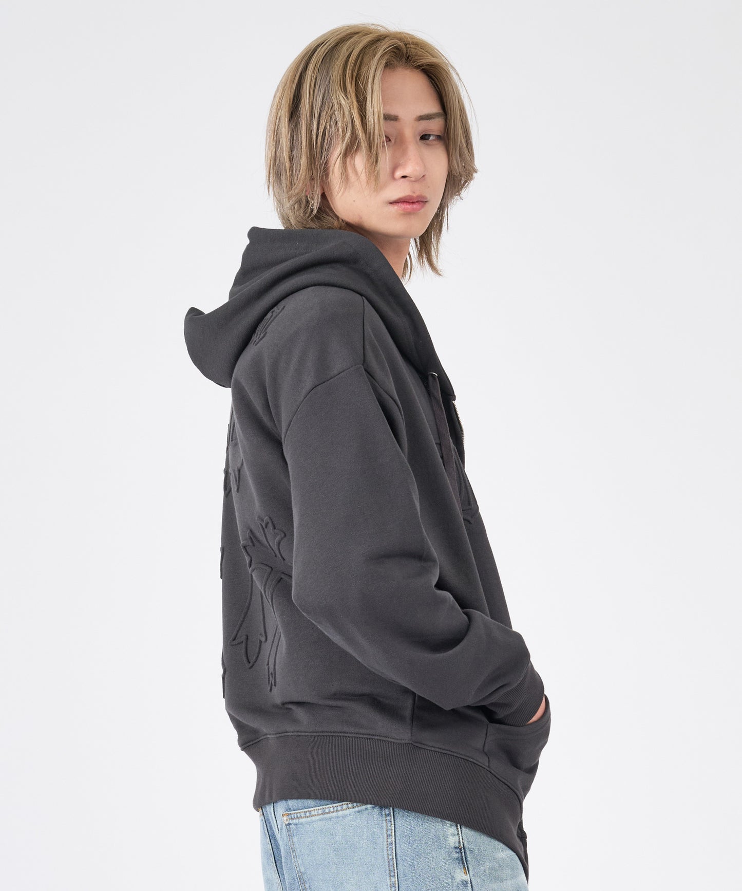 クロスエンボスZIPパーカー