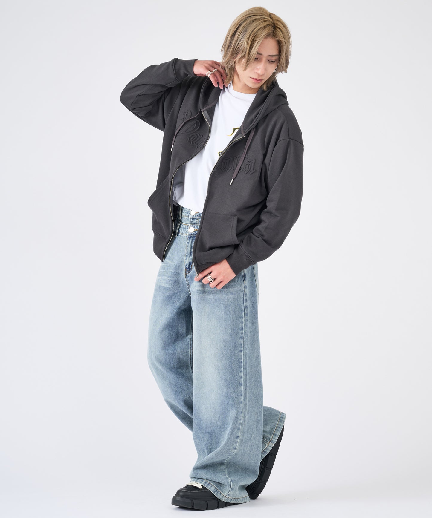 クロスエンボスZIPパーカー