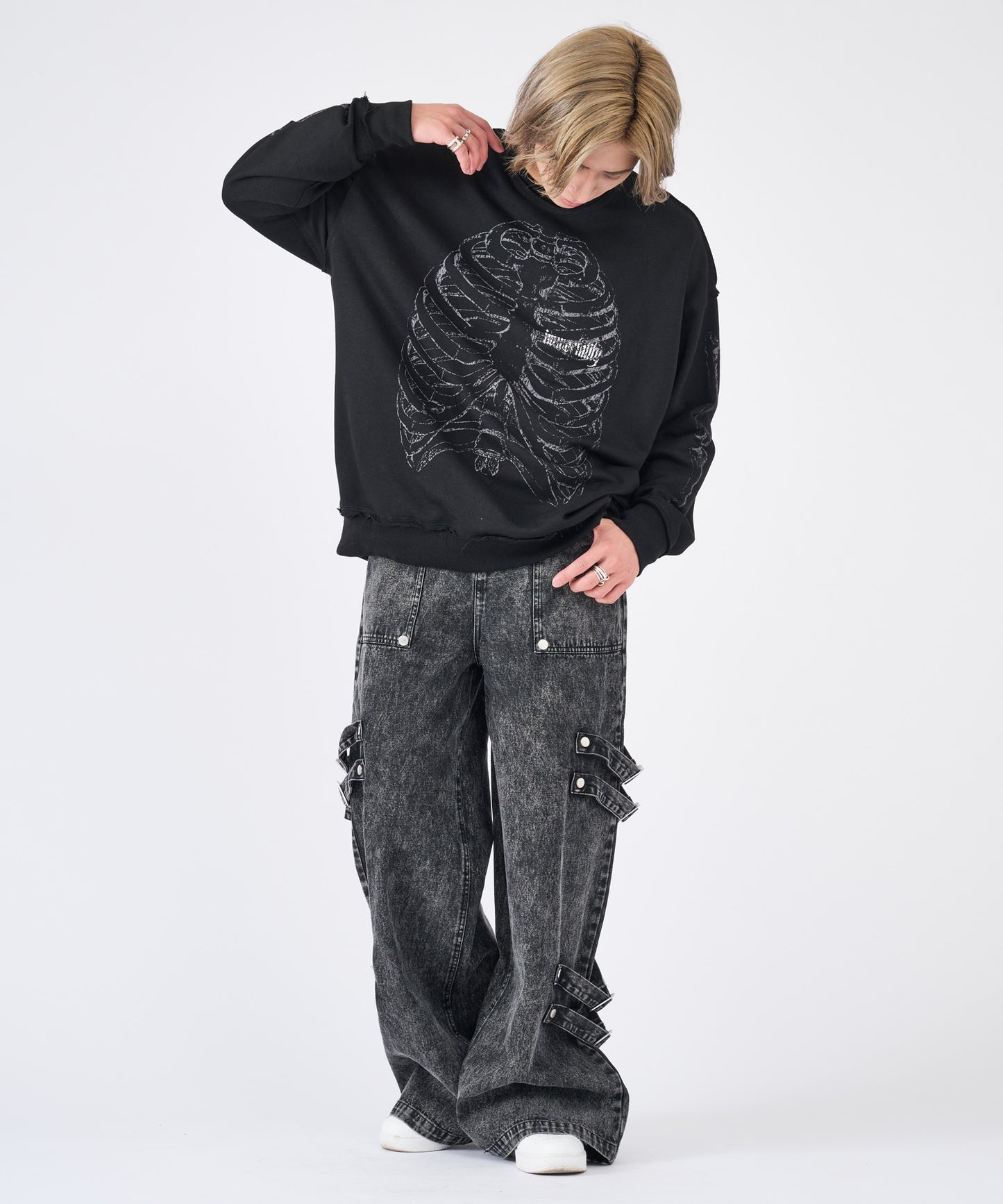 ベルトデザインデニムパンツ