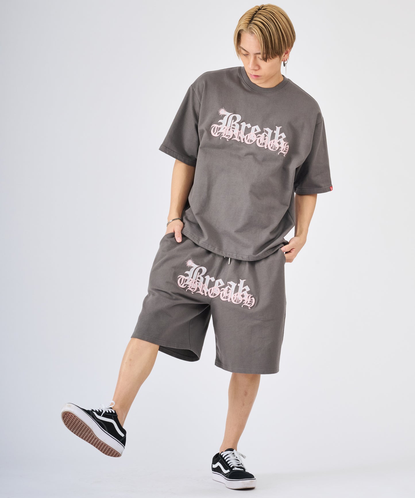 ロゴ刺繍セットアップ