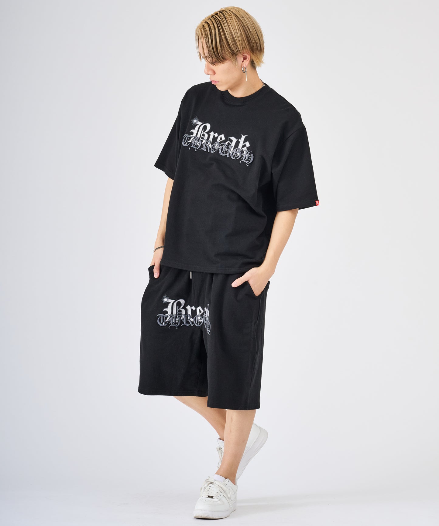 ロゴ刺繍セットアップ