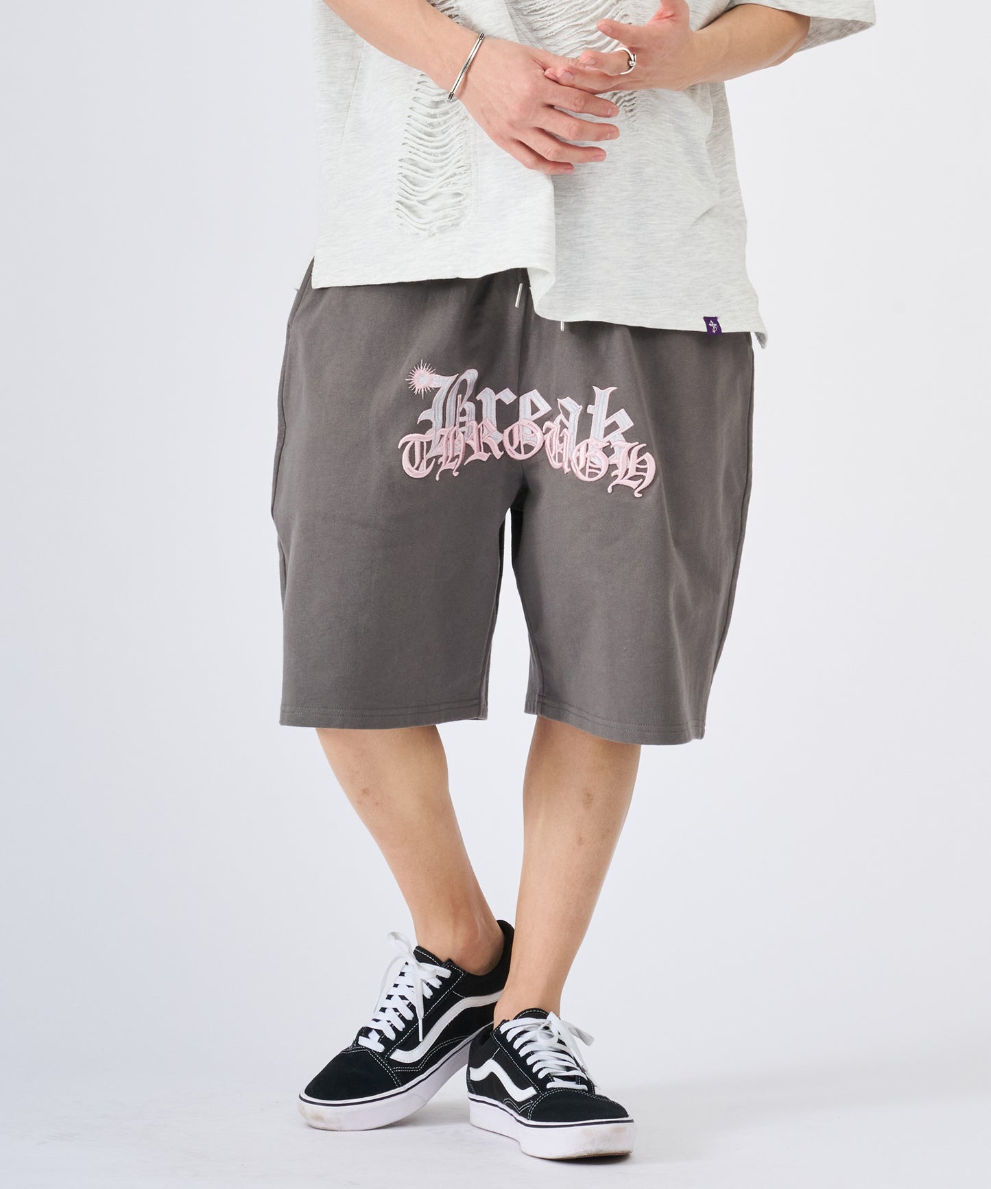 ロゴ刺繍ショートパンツ