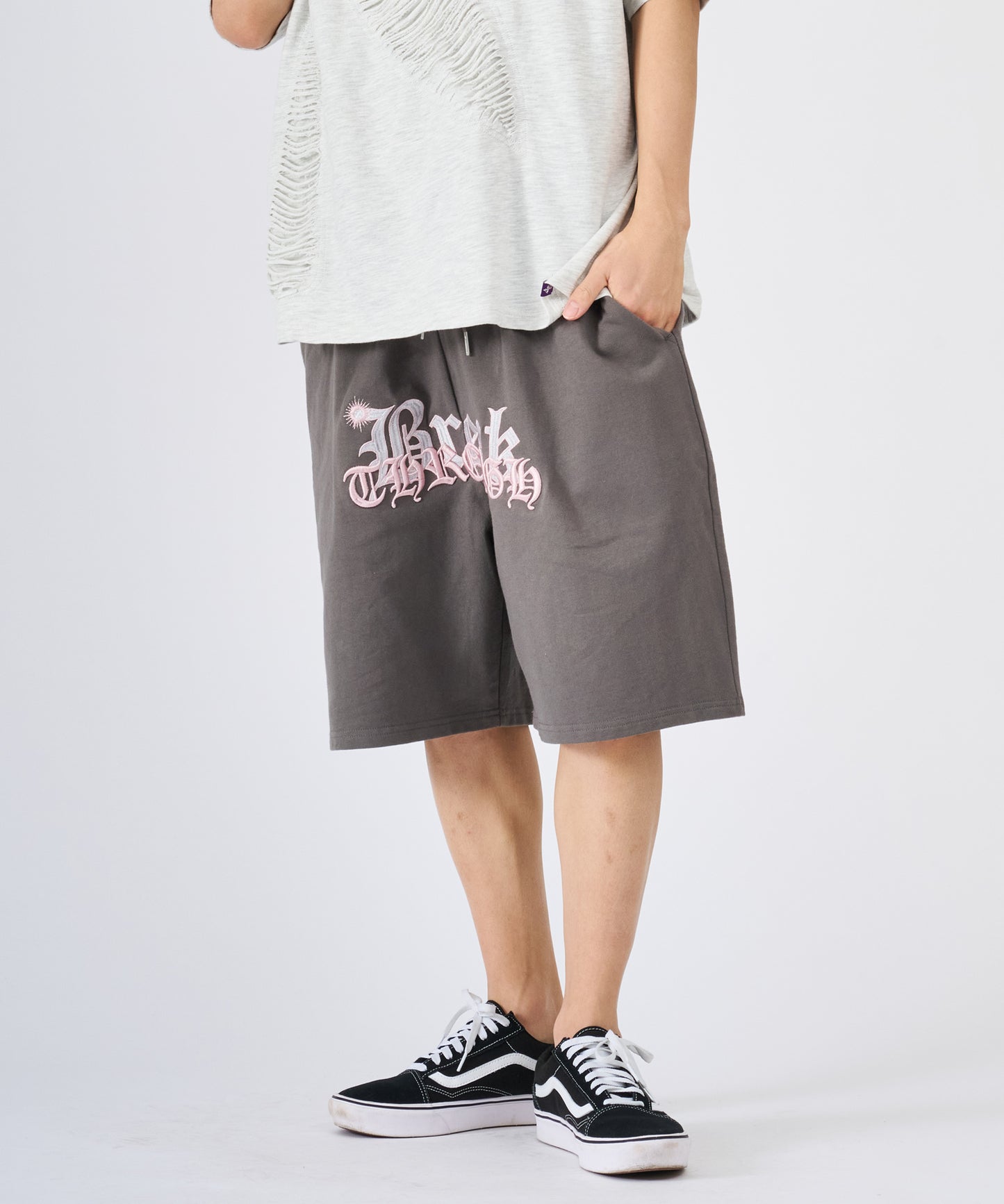 ロゴ刺繍ショートパンツ