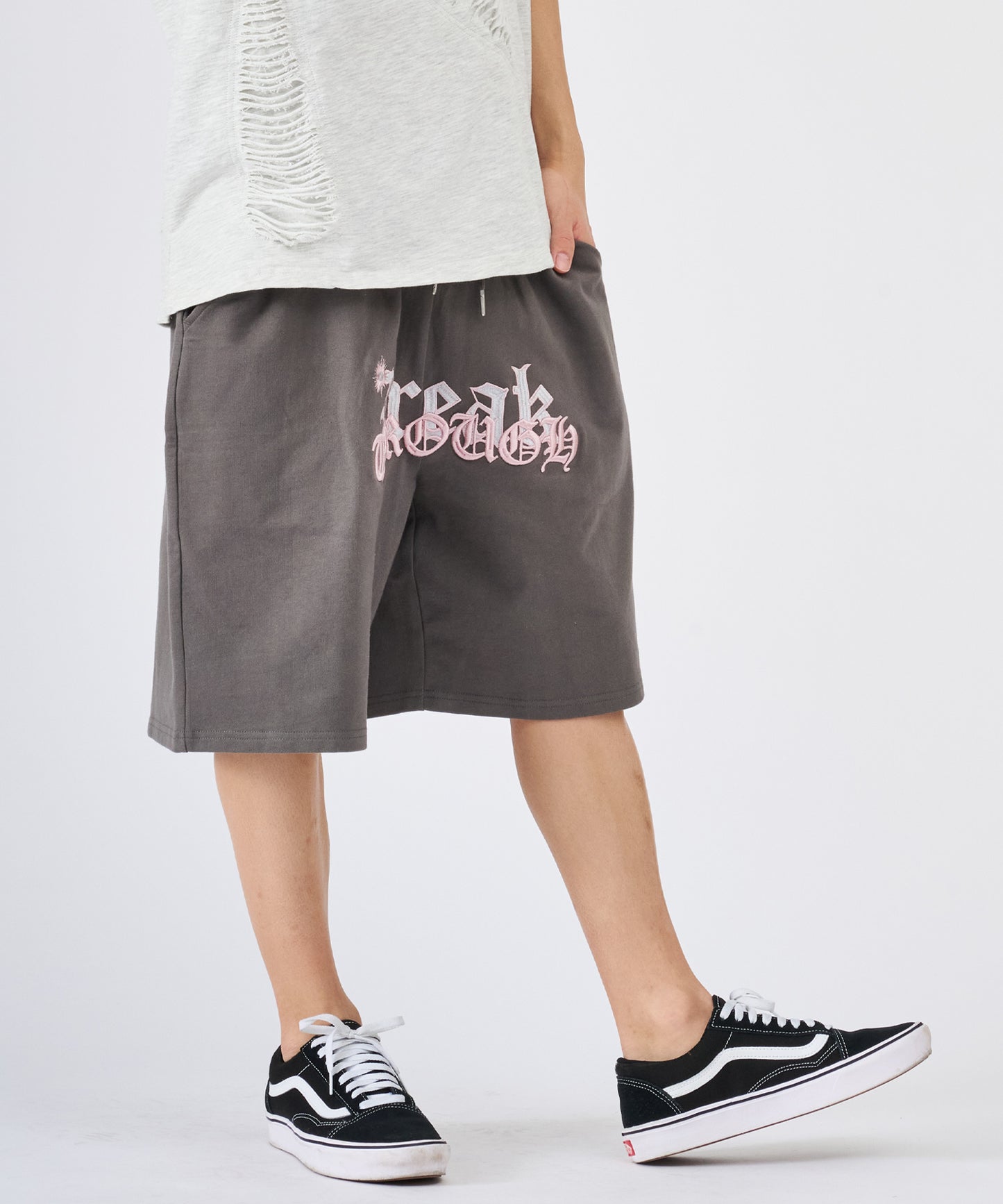 ロゴ刺繍ショートパンツ