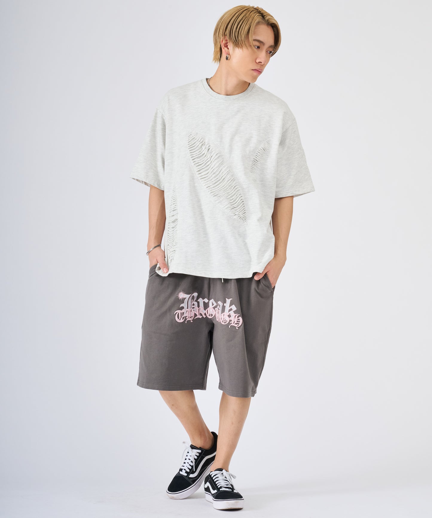 ロゴ刺繍ショートパンツ