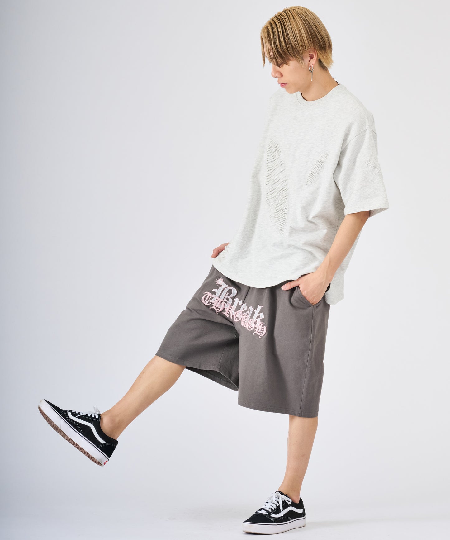 ロゴ刺繍ショートパンツ