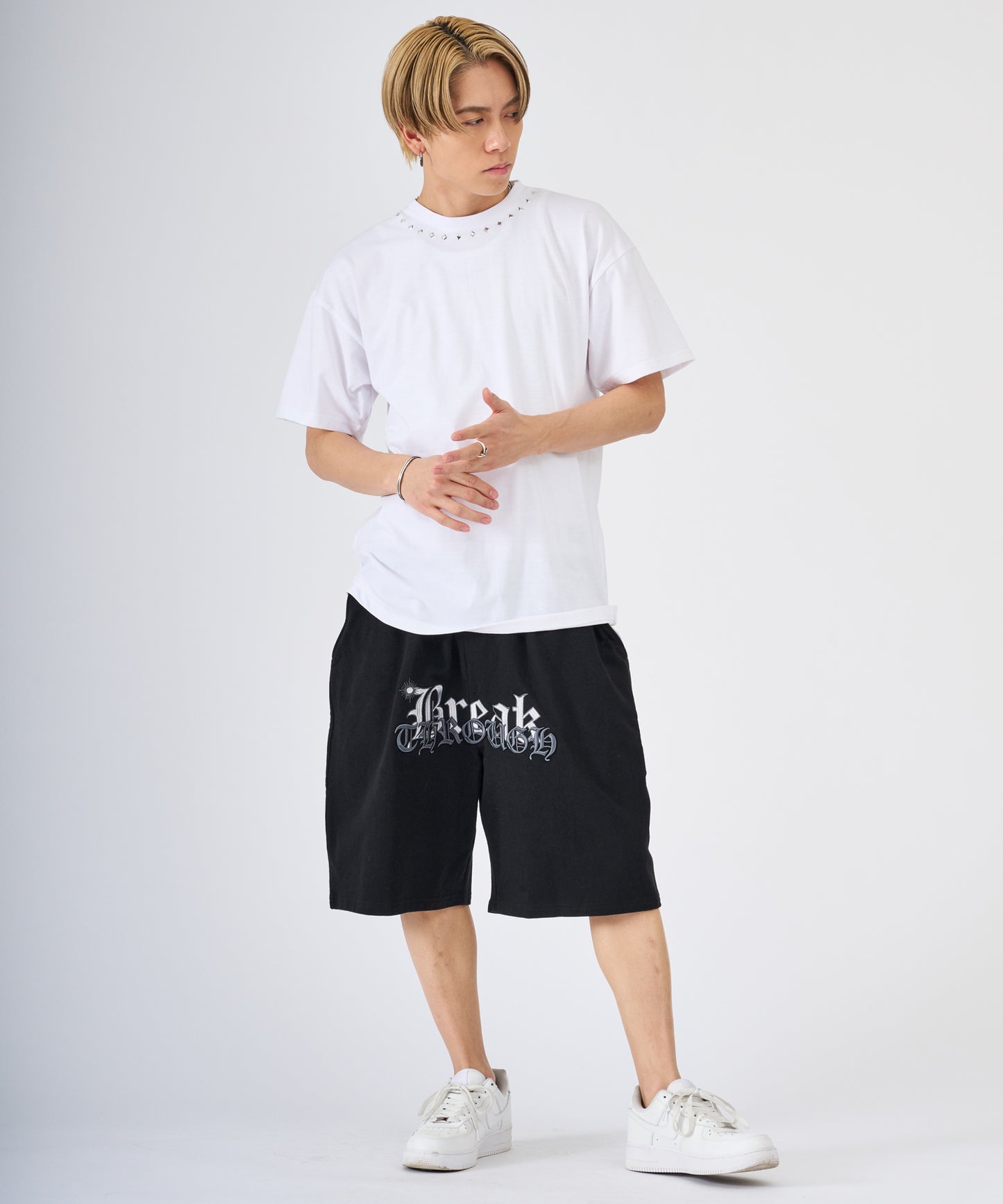 ロゴ刺繍ショートパンツ