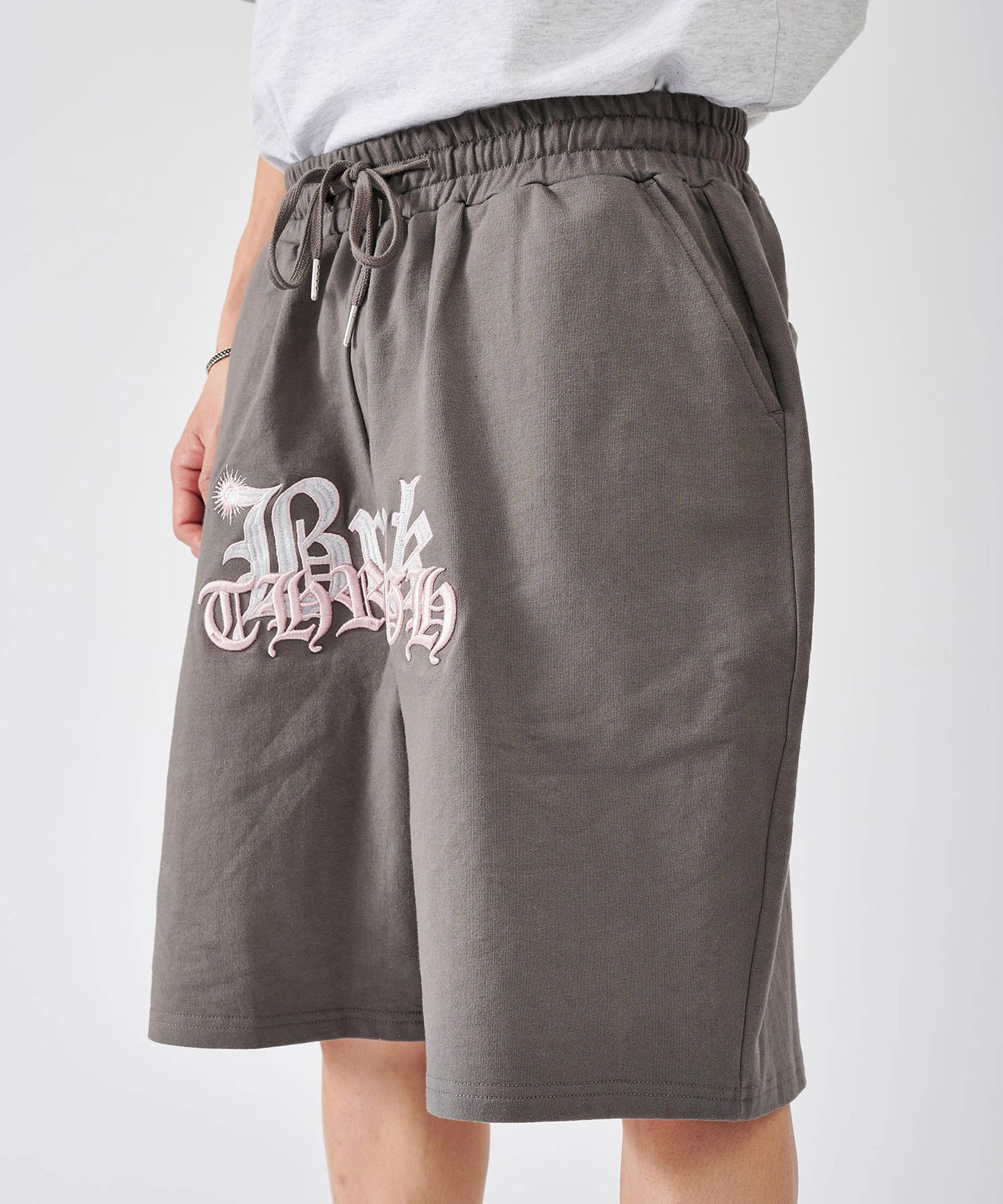 ロゴ刺繍ショートパンツ