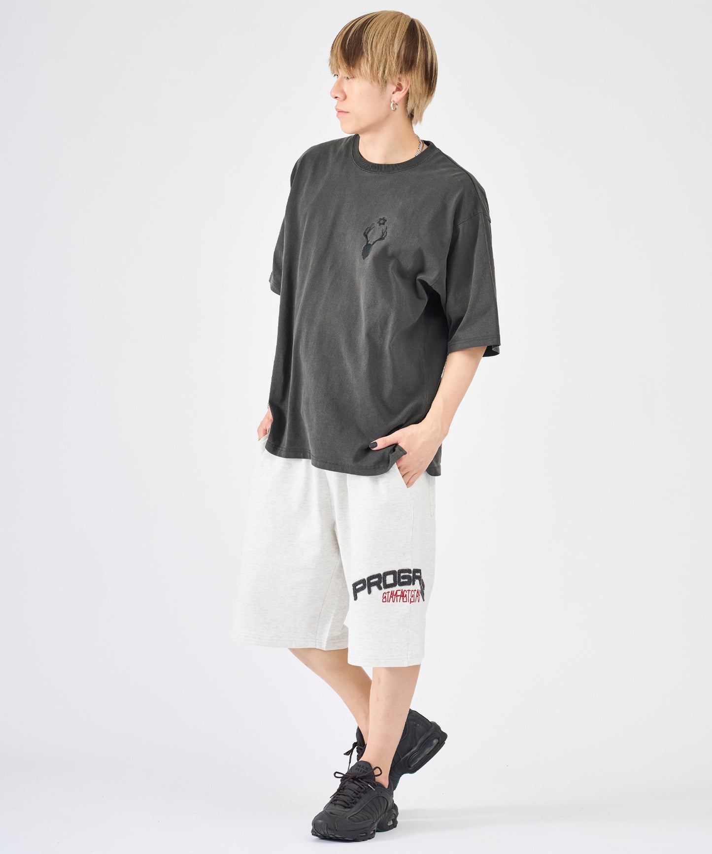 クラウンサガラ刺繍ショートパンツ