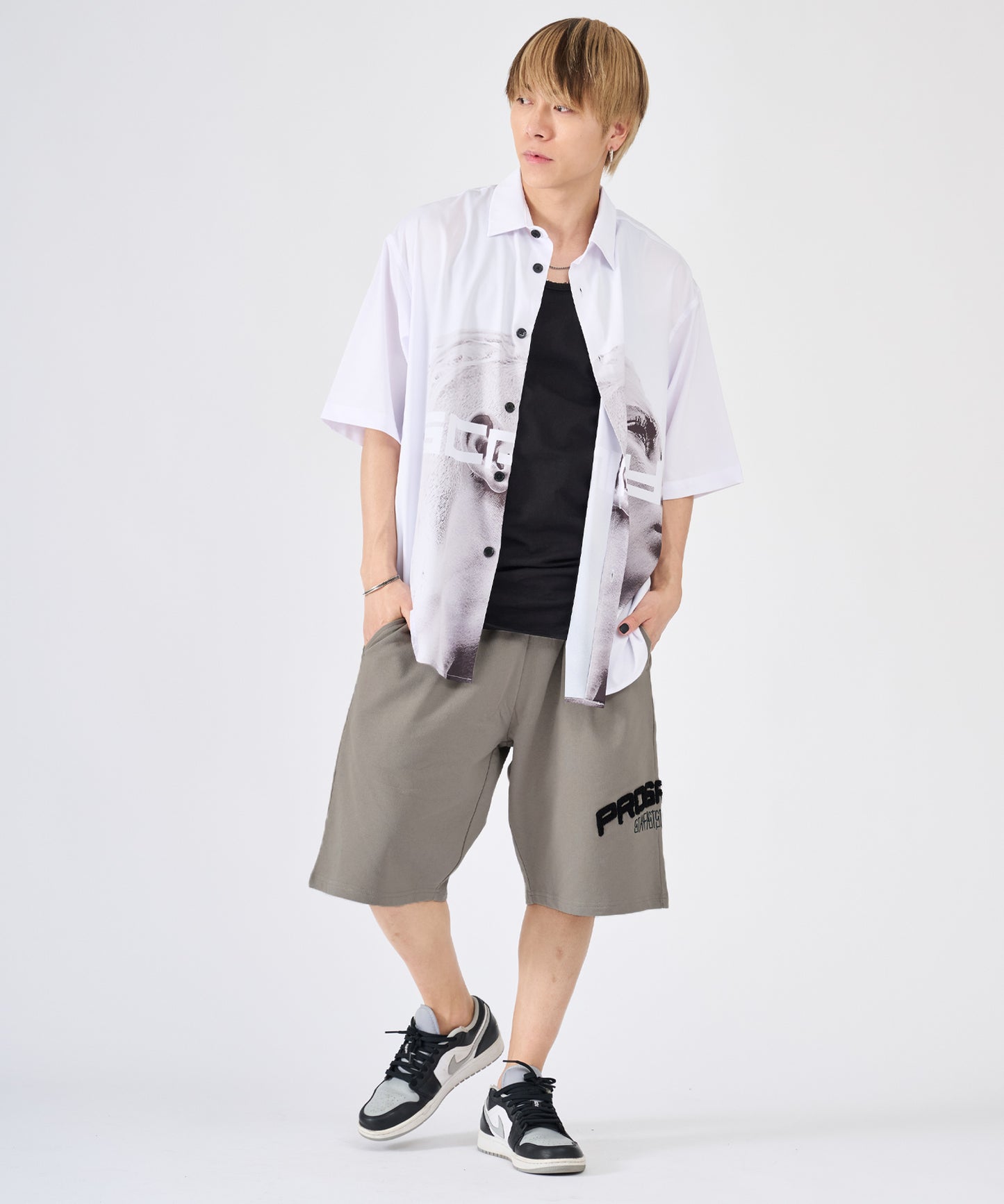 クラウンサガラ刺繍ショートパンツ