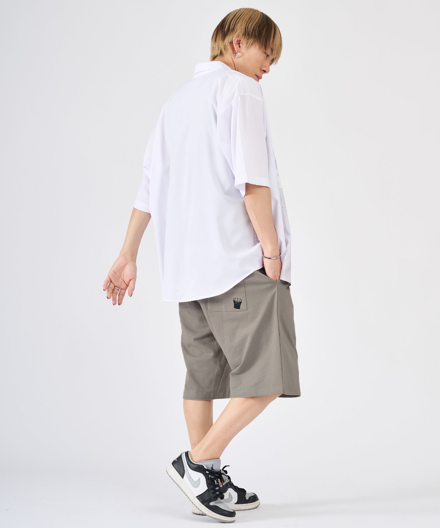 クラウンサガラ刺繍ショートパンツ