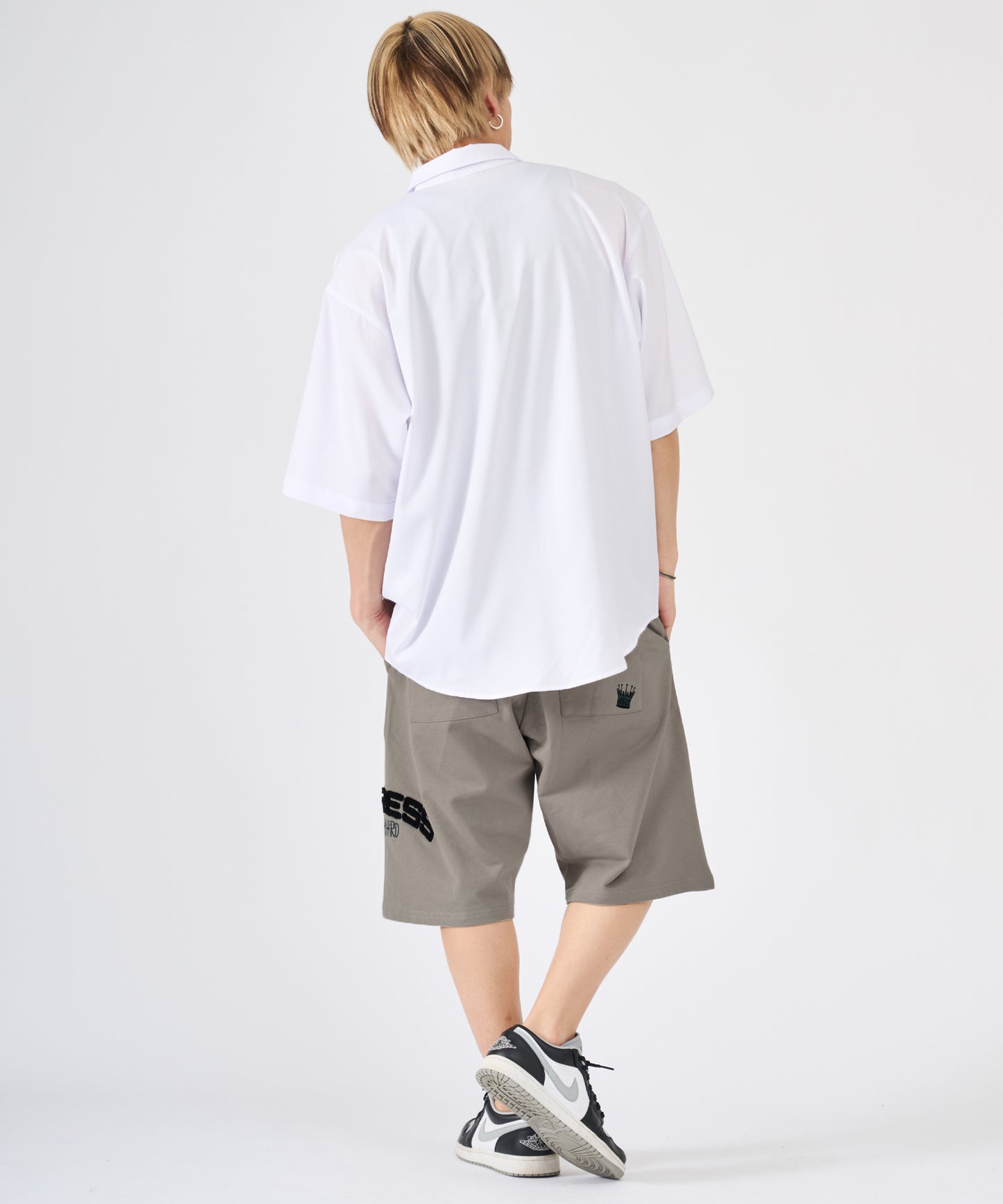 クラウンサガラ刺繍ショートパンツ