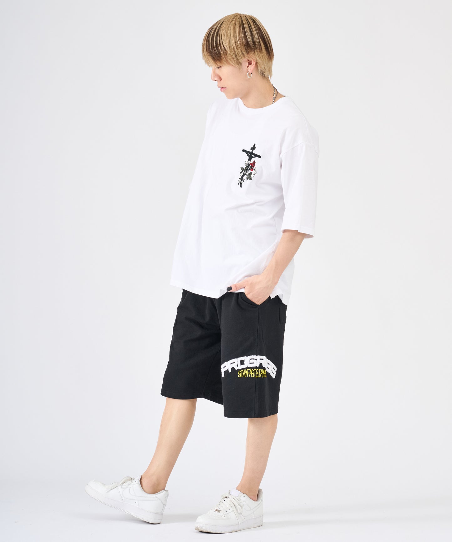 クラウンサガラ刺繍ショートパンツ