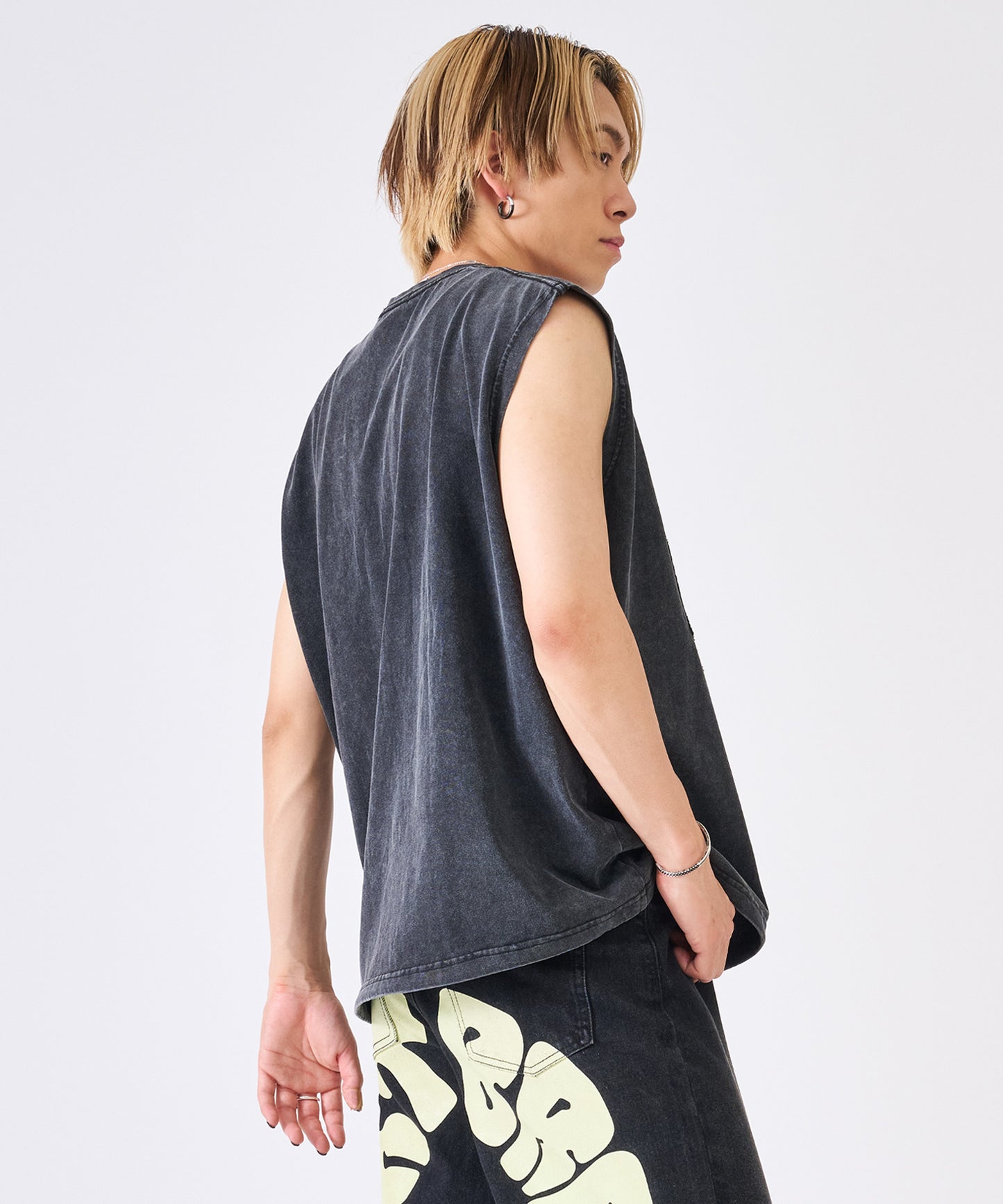 カットオフアップリケノースリーブ