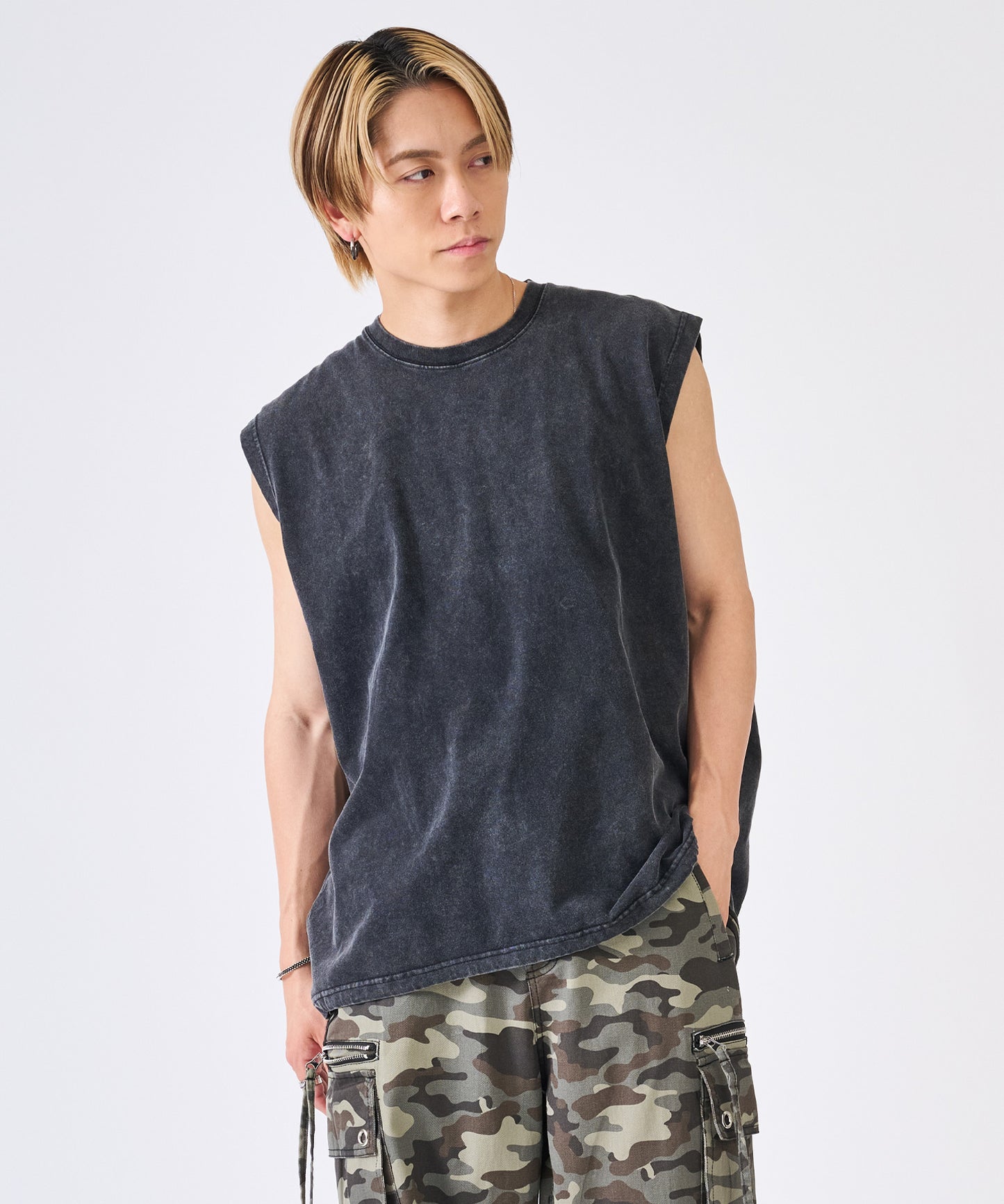 カットオフアップリケノースリーブ