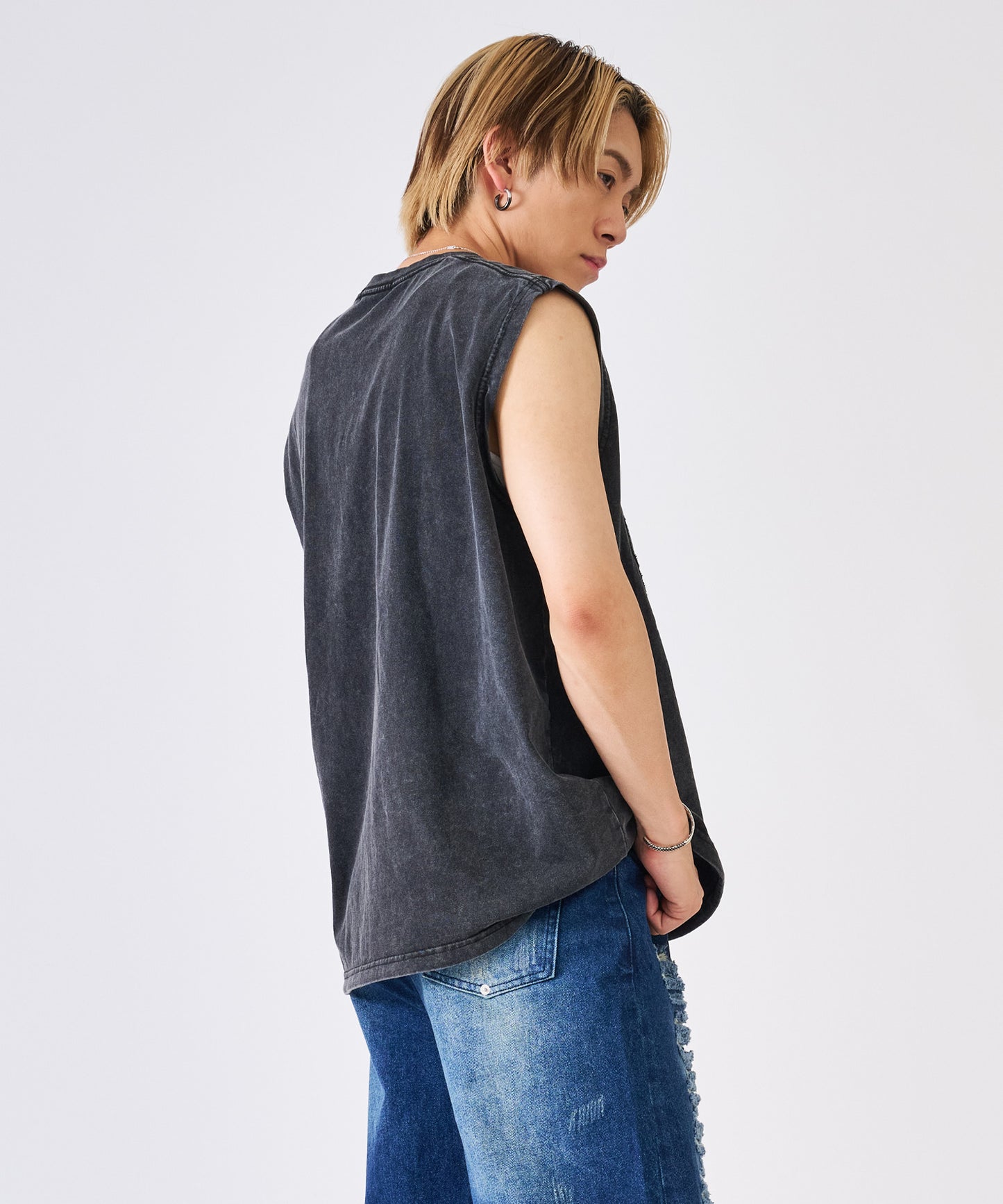 カットオフアップリケノースリーブ