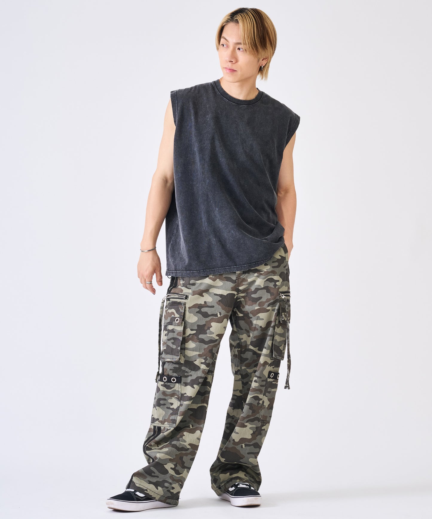 カットオフアップリケノースリーブ