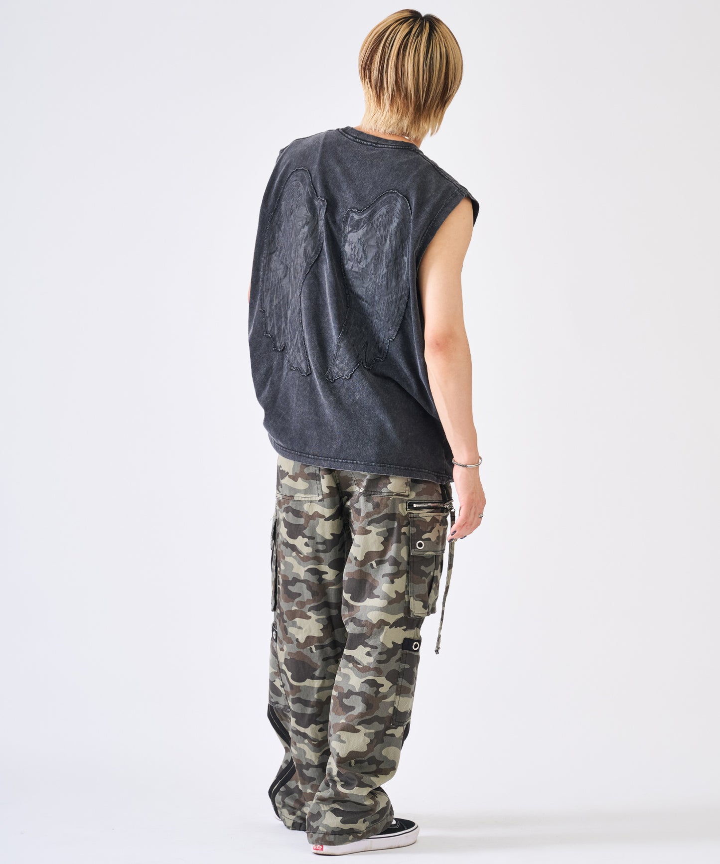 カットオフアップリケノースリーブ