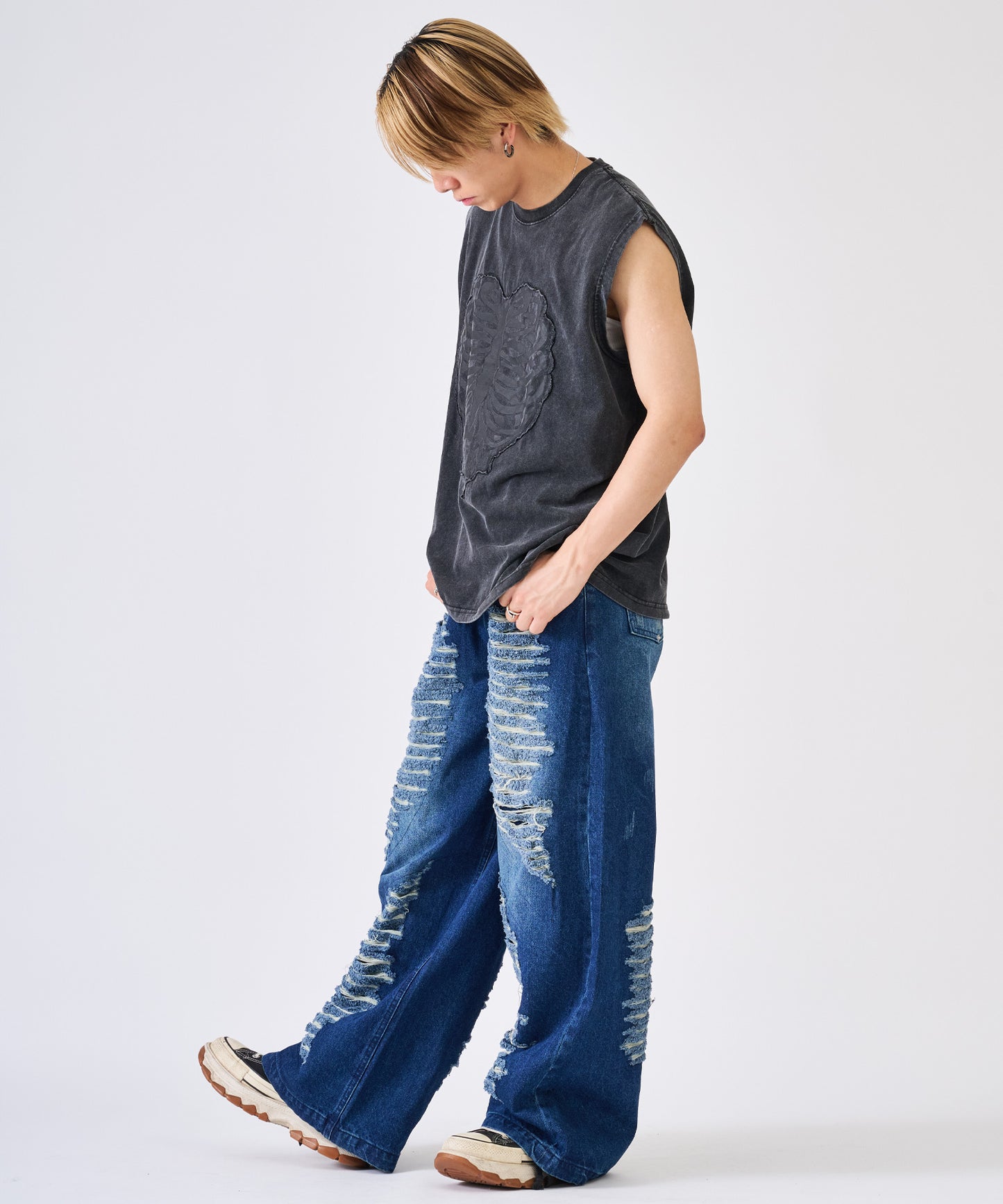 カットオフアップリケノースリーブ