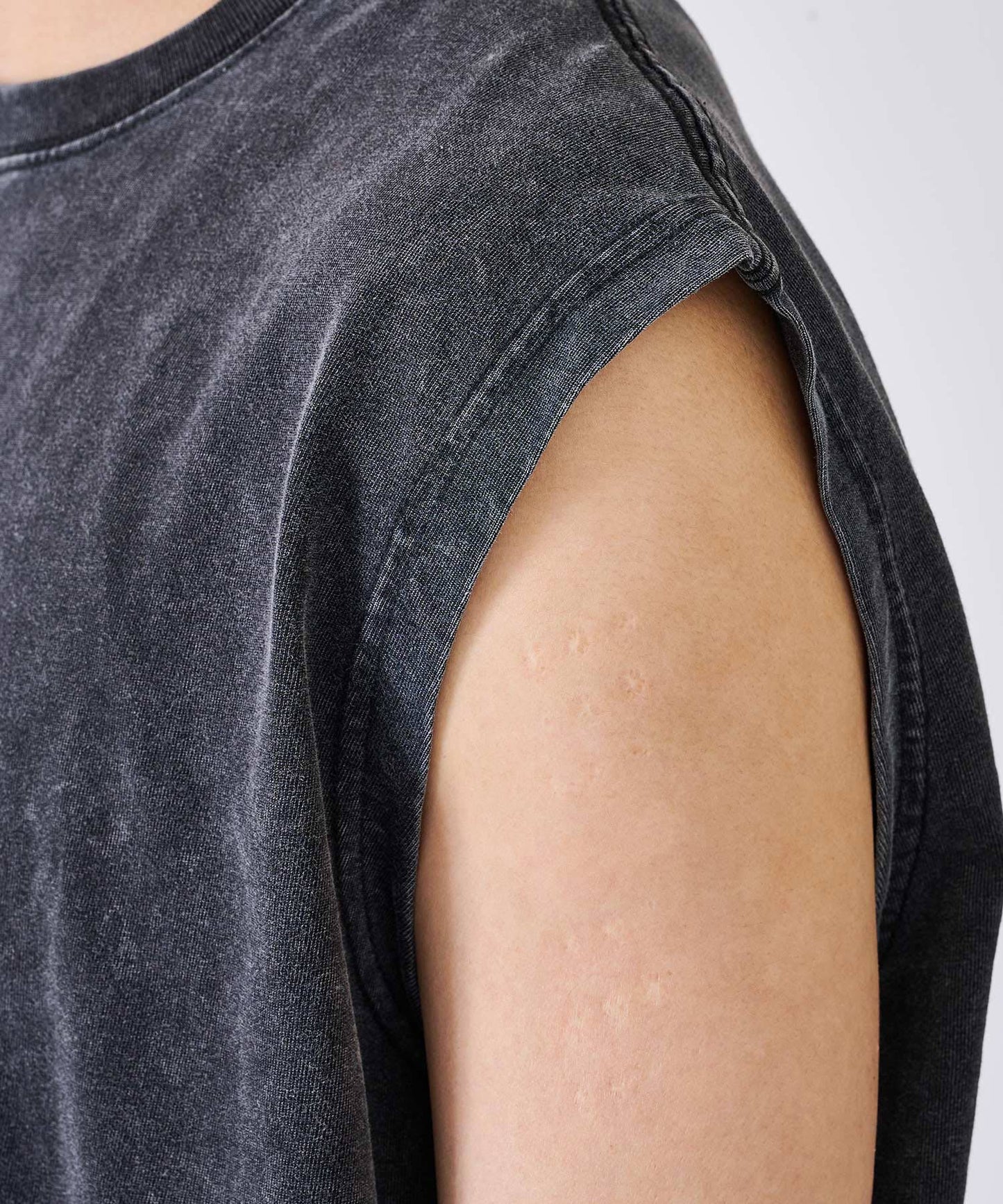 カットオフアップリケノースリーブ