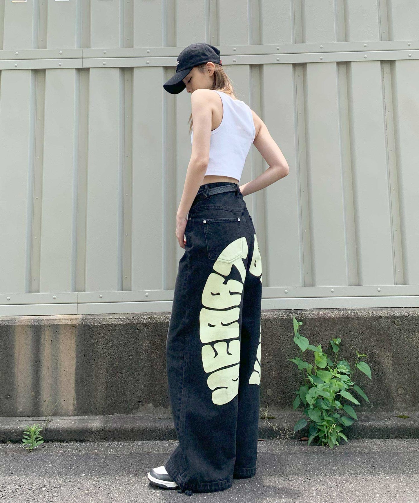 バックアーチロゴデニムパンツ