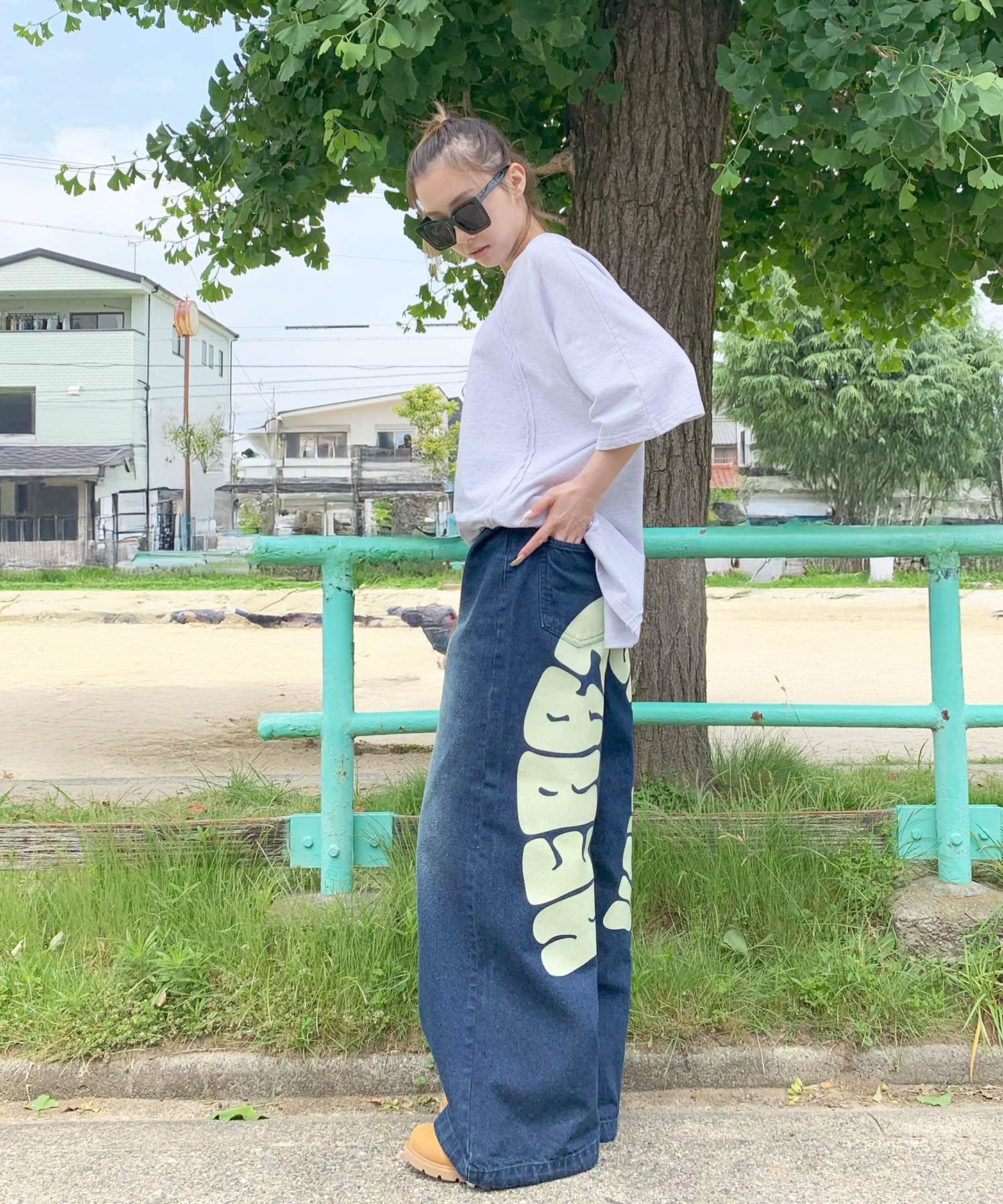 バックアーチロゴデニムパンツ