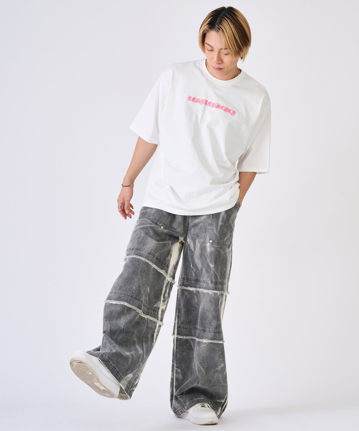 スプレー汚しカーゴパンツ