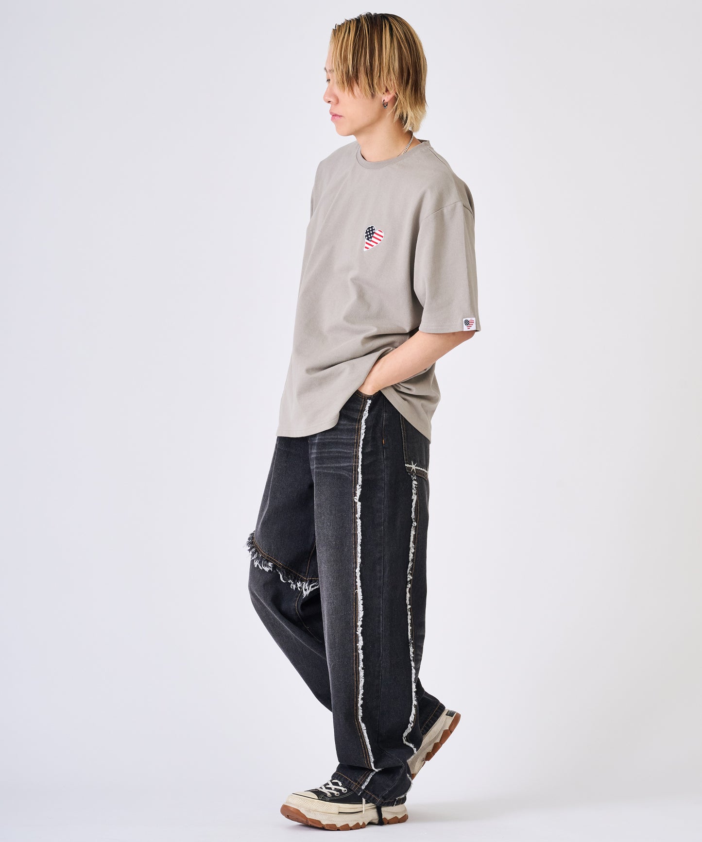 ハート刺繍Tシャツ